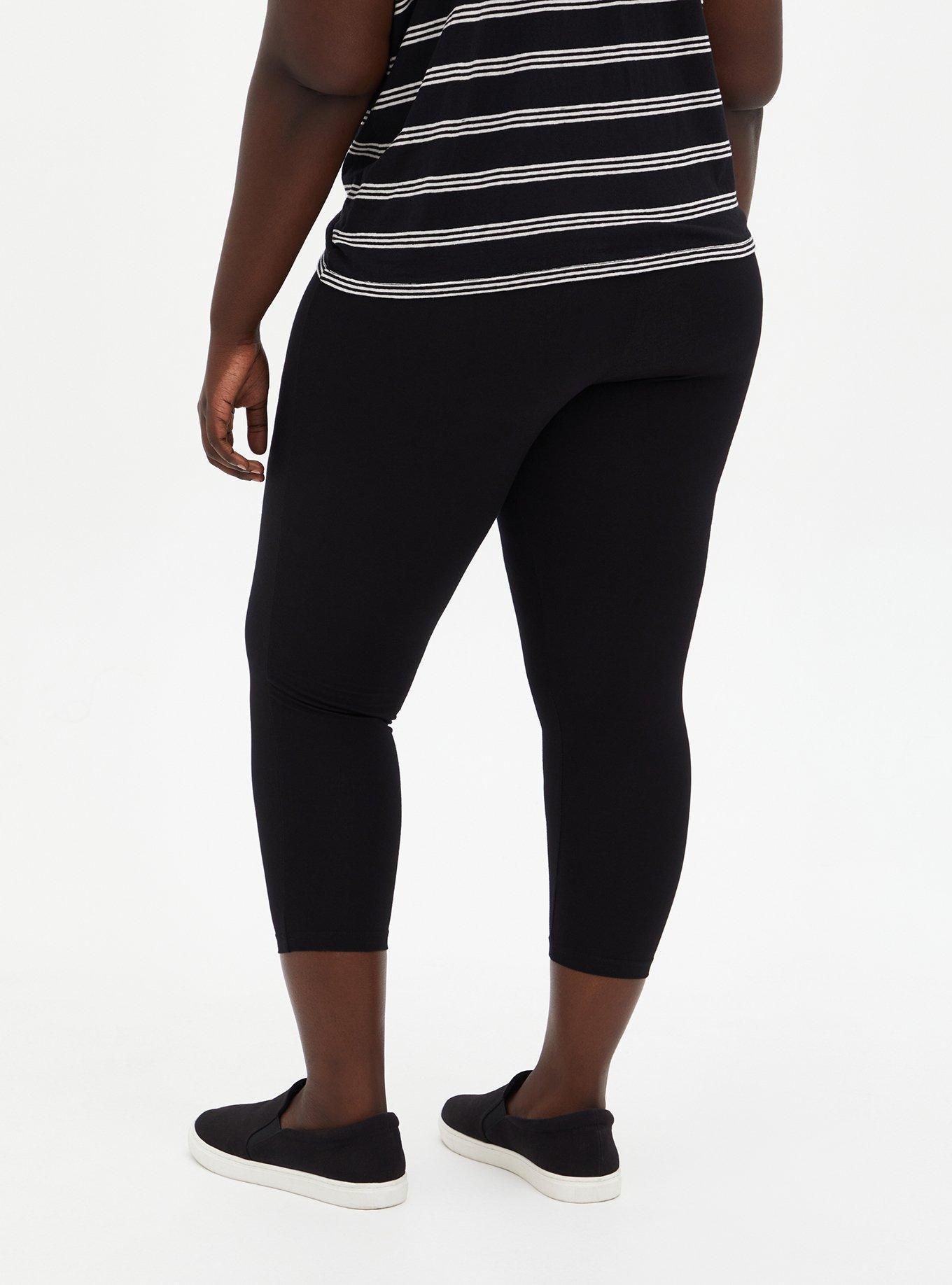 Torrid Active Black & White Abstract Ruched Back Cropped Leggings Size 1X -  $22 - From Amber