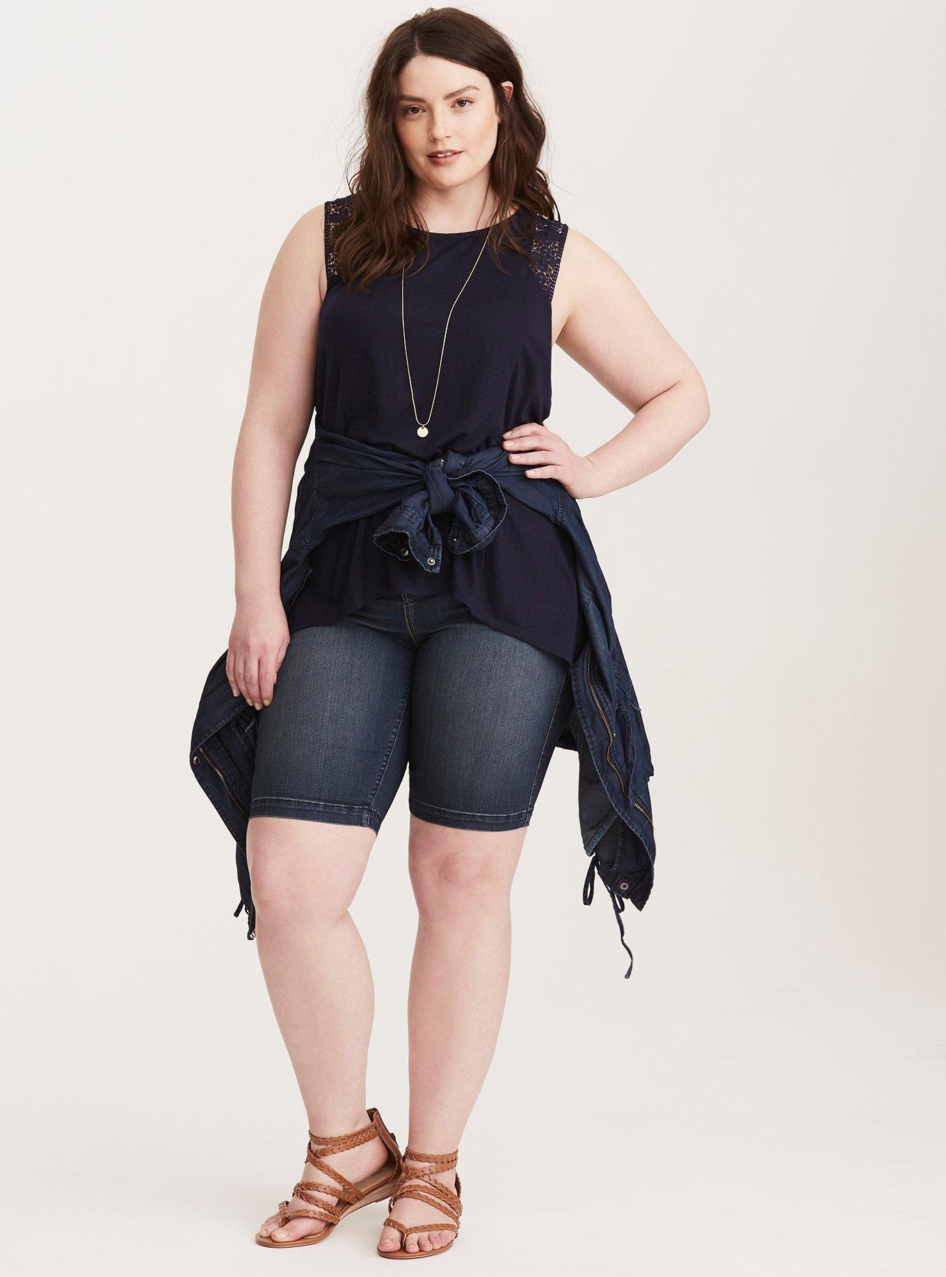 Plus Size Crochet Trim Split Back Tank Top, NAVY, alternate