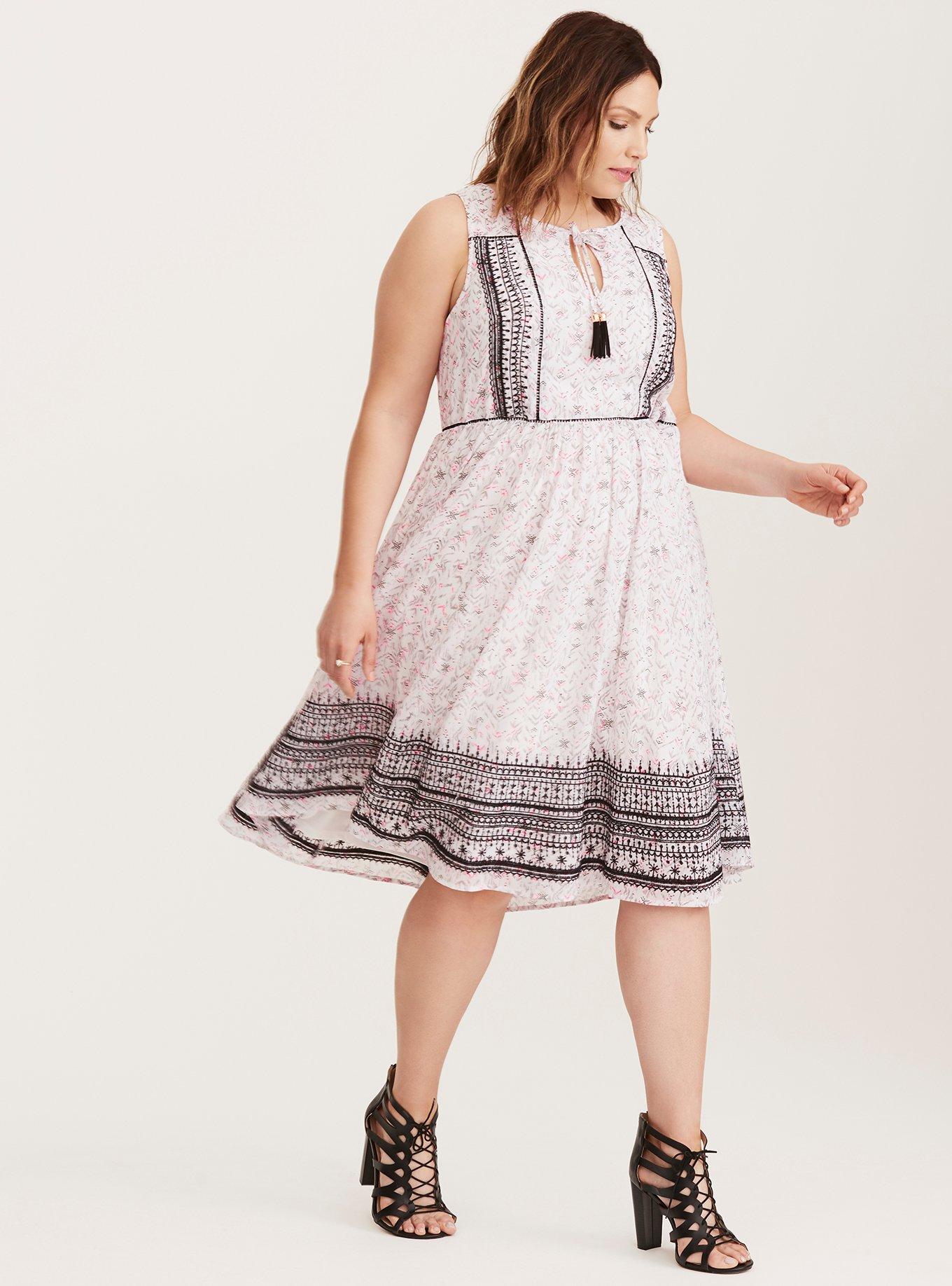 Torrid embroidered outlet dress