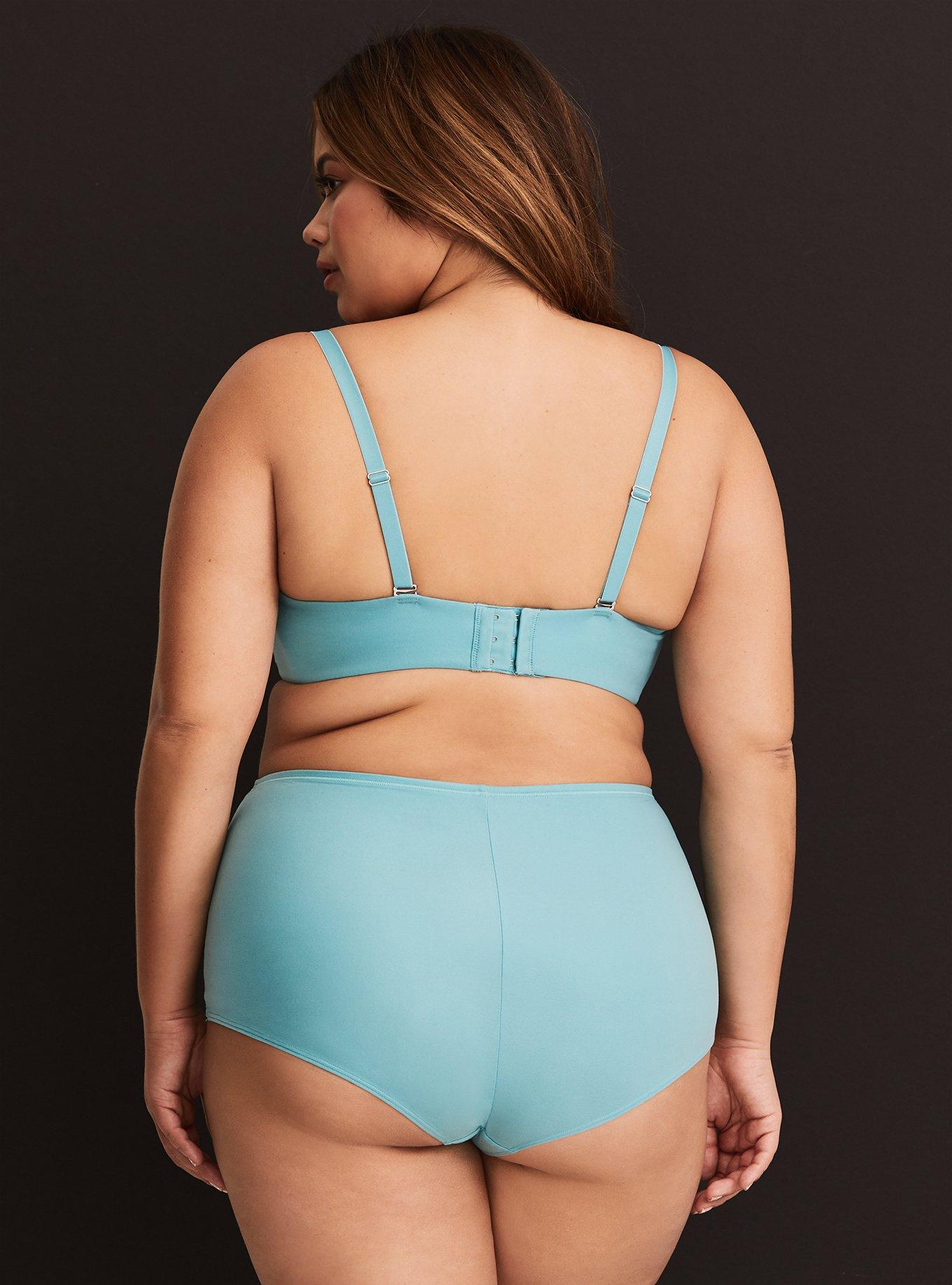 Torrid - Sexy has a new shape. Go ahead and ask our HQ girls! Our Torrid  Curve Collection is our new favorite everyday bra + panty. ✨ Shop Curve  Collection: torrid.me/egewKT