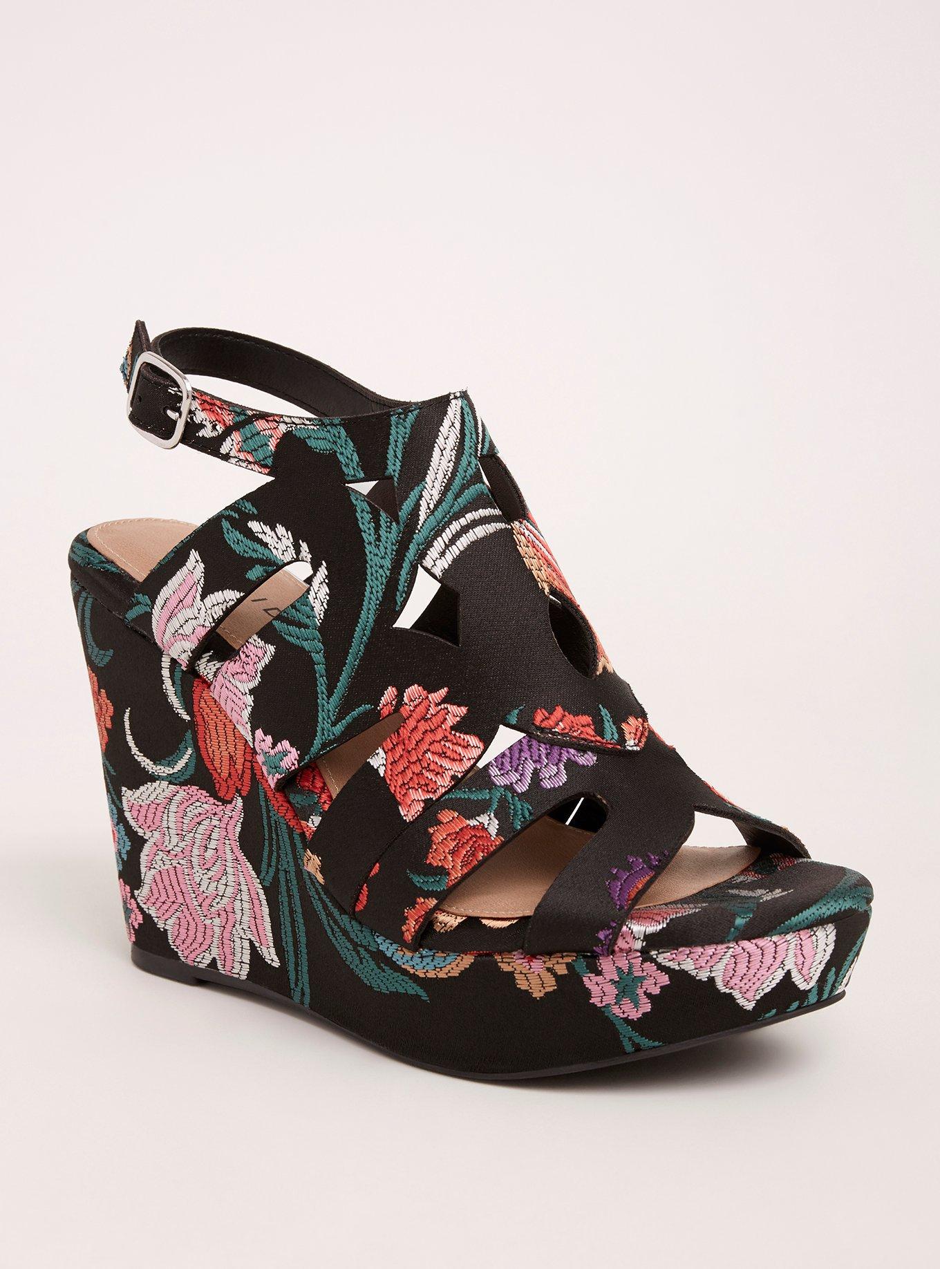 Wide width best sale platform wedges