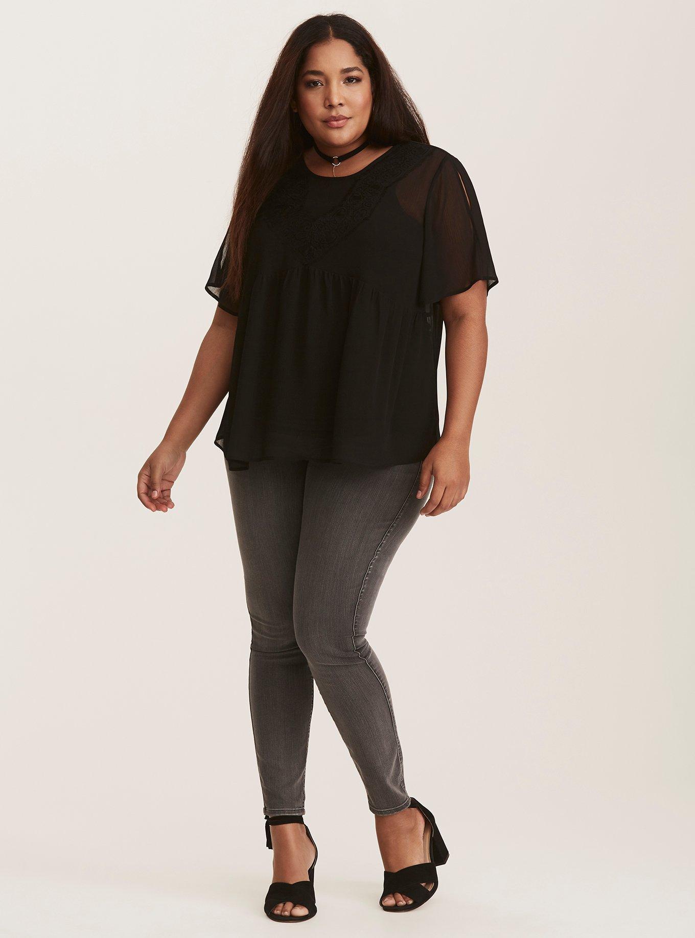 Plus Size Crinkle Chiffon Lace Trim Top, DEEP BLACK, alternate