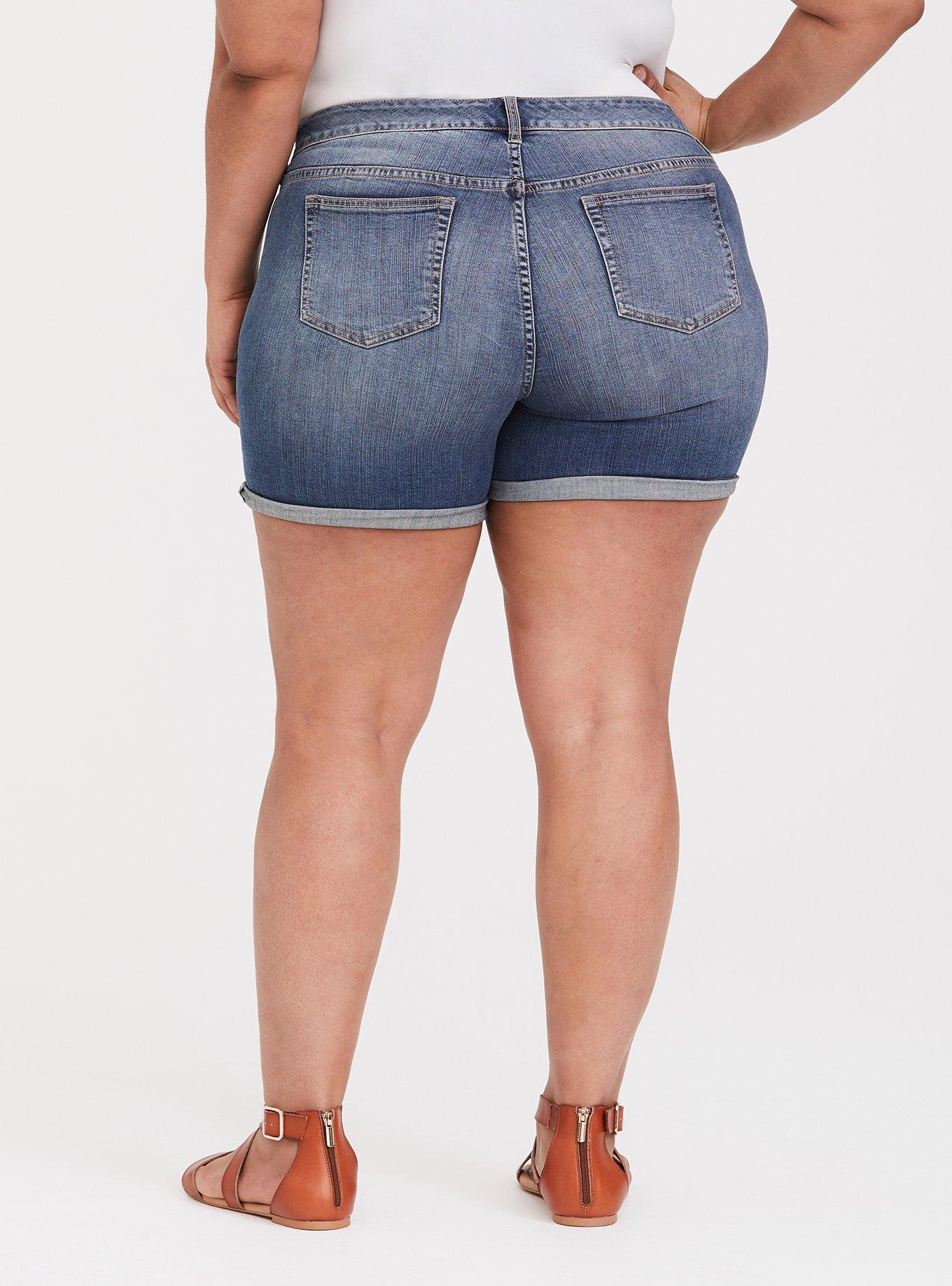 Plus Size Mid Short - Premium Stretch Medium Wash, NEPTUNE, alternate