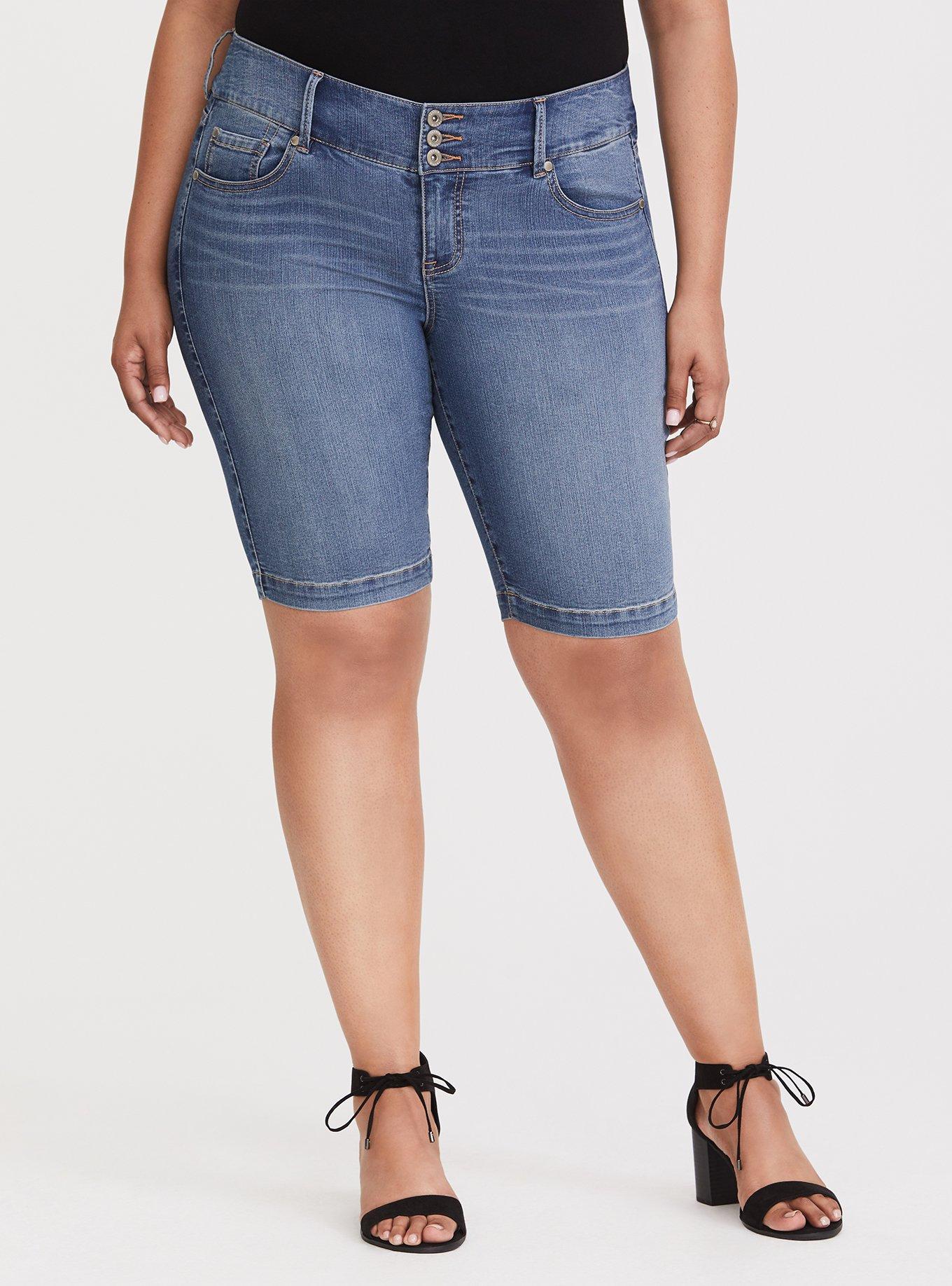 Plus Size Jegging Bermuda Short Light Wash Torrid