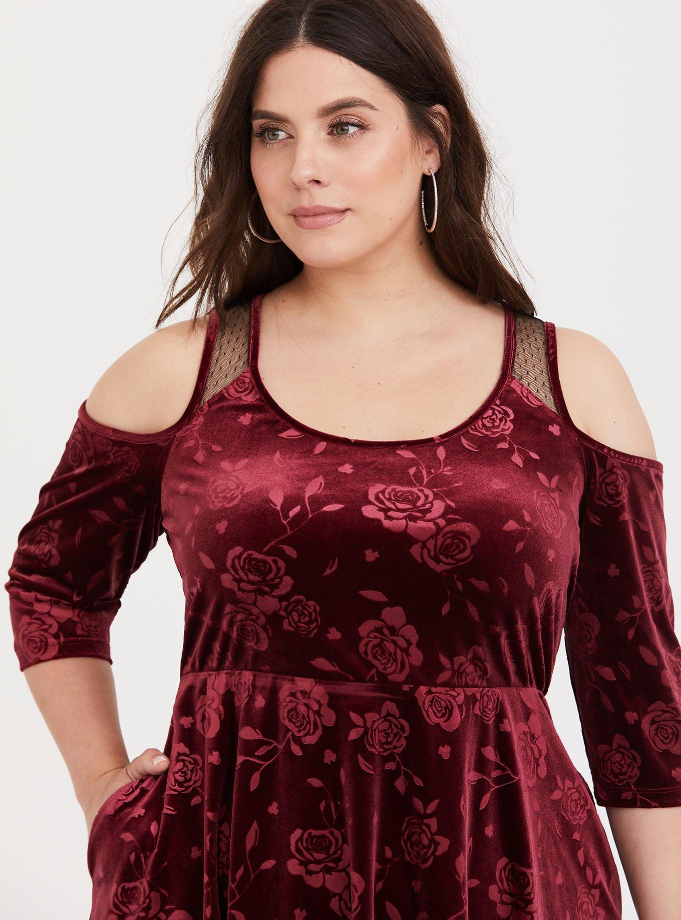 Plus Size - Disney Minnie Mouse Red Velvet Cold Shoulder Skater Dress -  Torrid