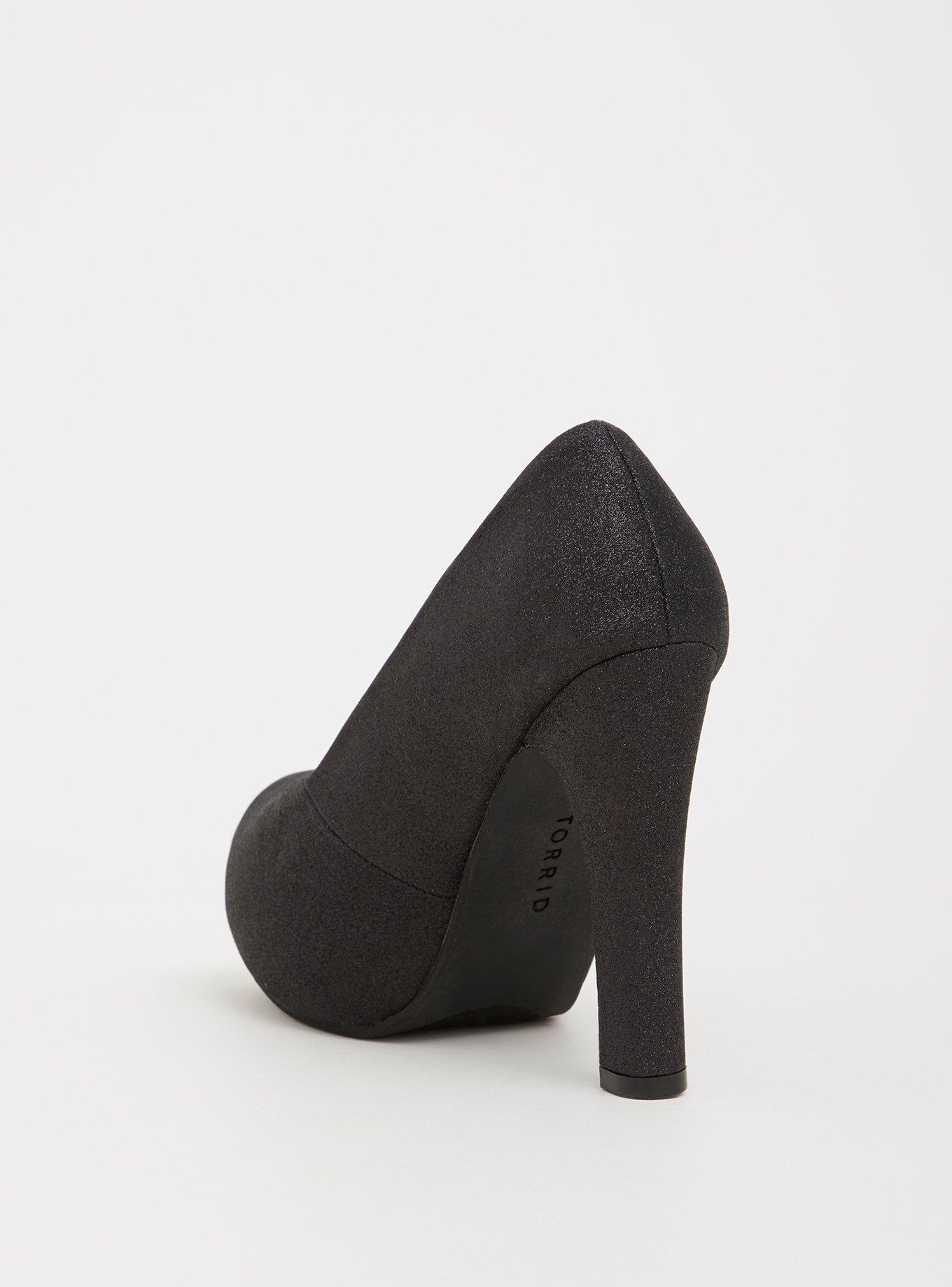 Almond toe platform clearance pumps