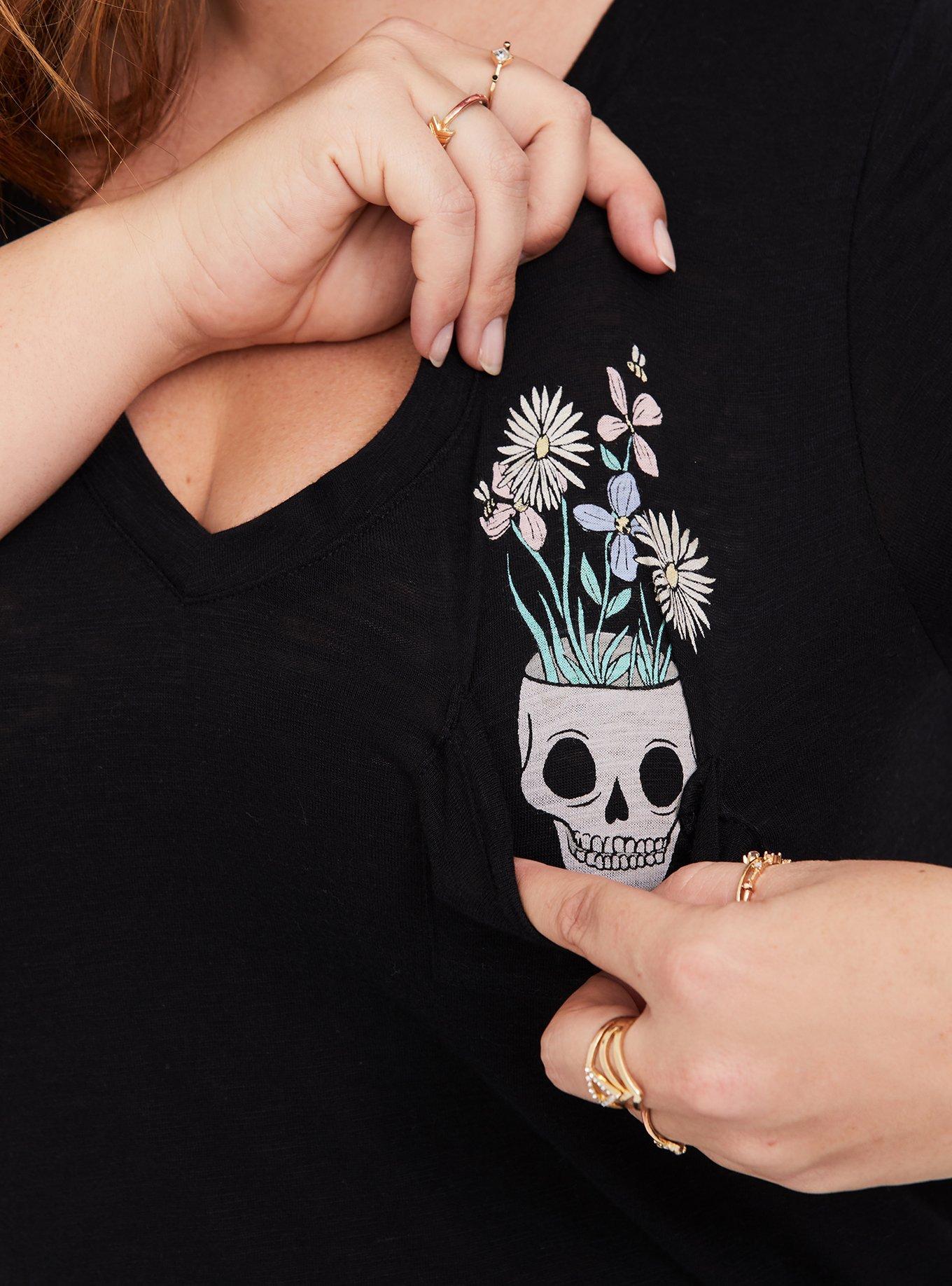 Black Blooming Skull V-Neck Tee, DEEP BLACK, alternate