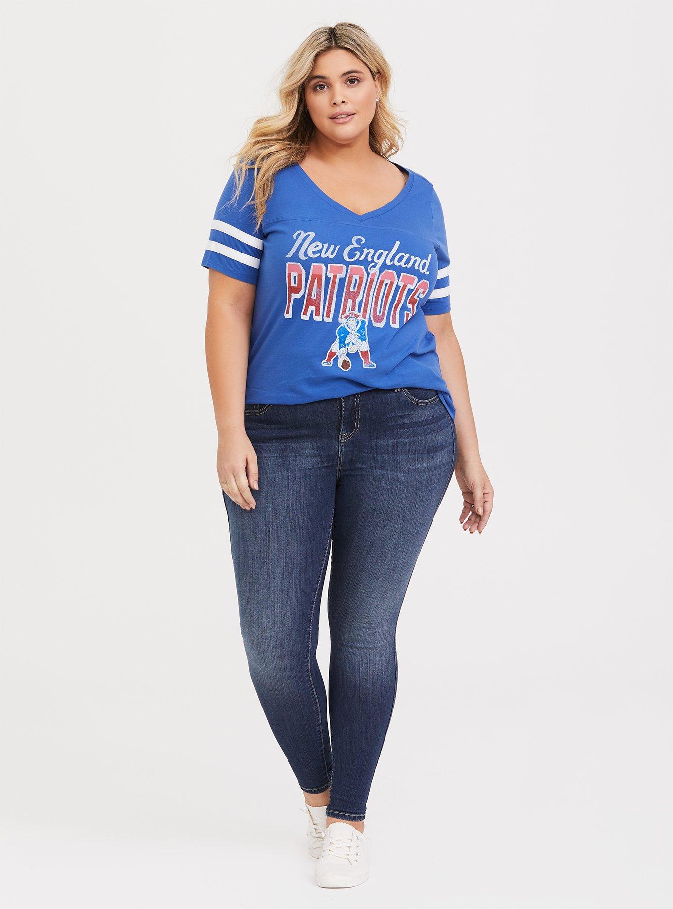 Women's Oversized Boyfriend New England Patriots Graphic Tee, Women's Tops