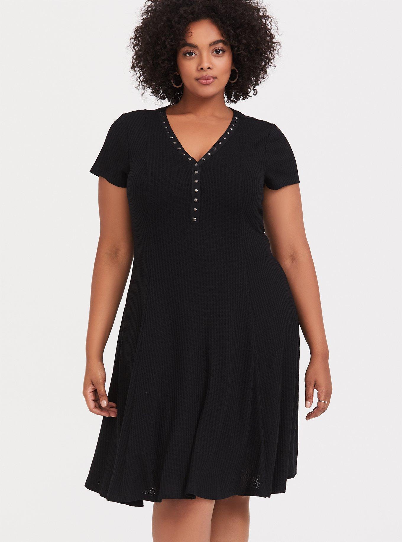 Plus Size - Black Waffle Snap-Button Fluted Dress - Torrid