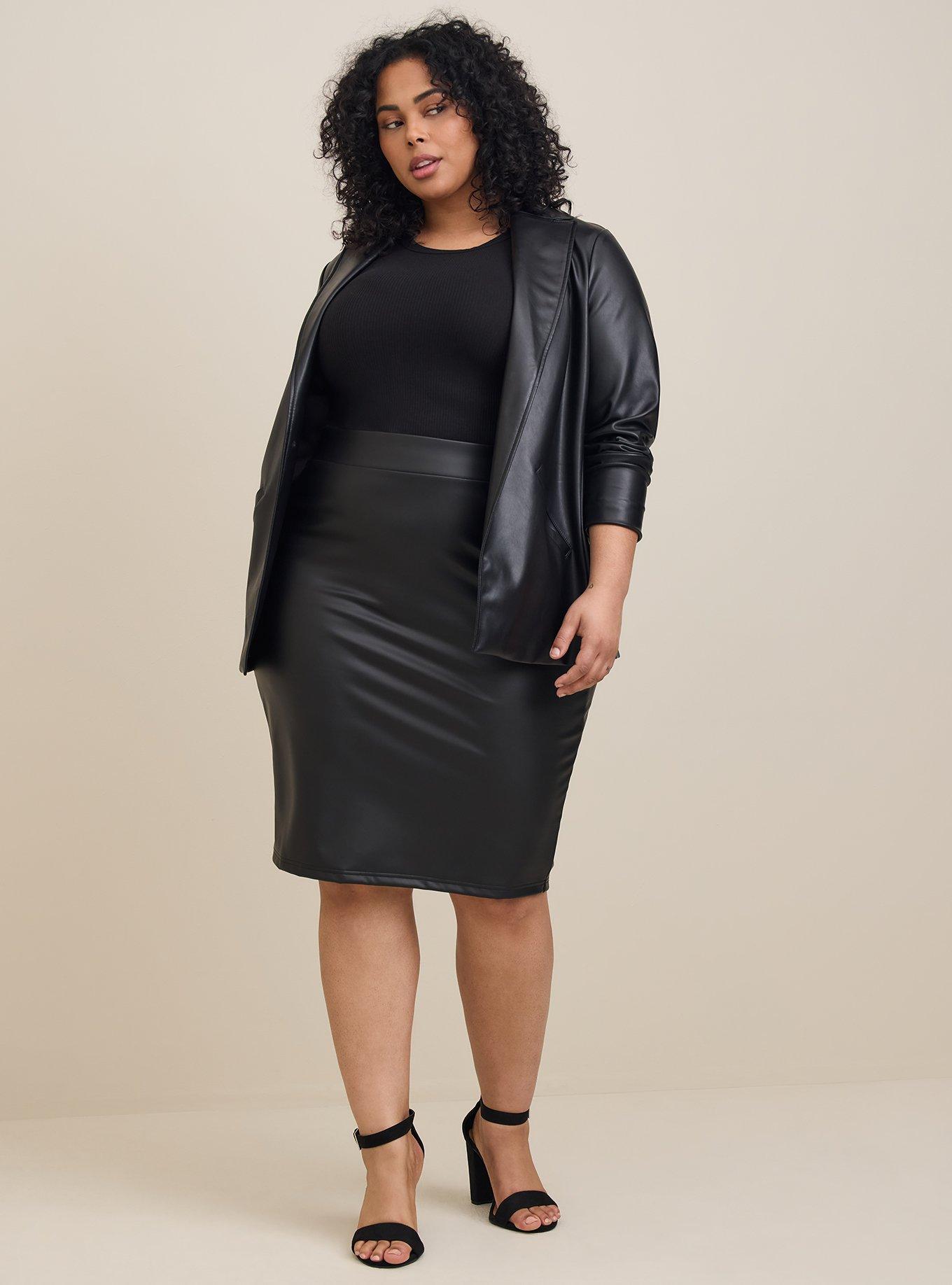Spanx Plus Size Faux Leather Skater Skirt Very Black 1X - Regular :  : Clothing, Shoes & Accessories