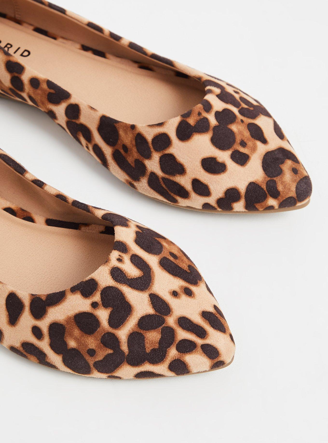 Animal print best sale flats wide width