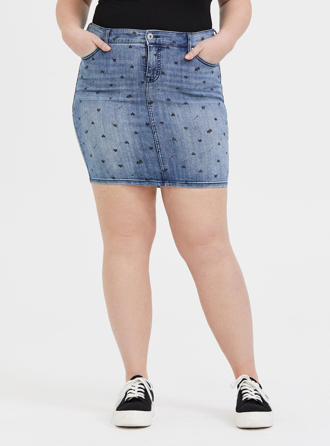Plus Size - Denim Mini Skirt - Medium Wash with Heart Print