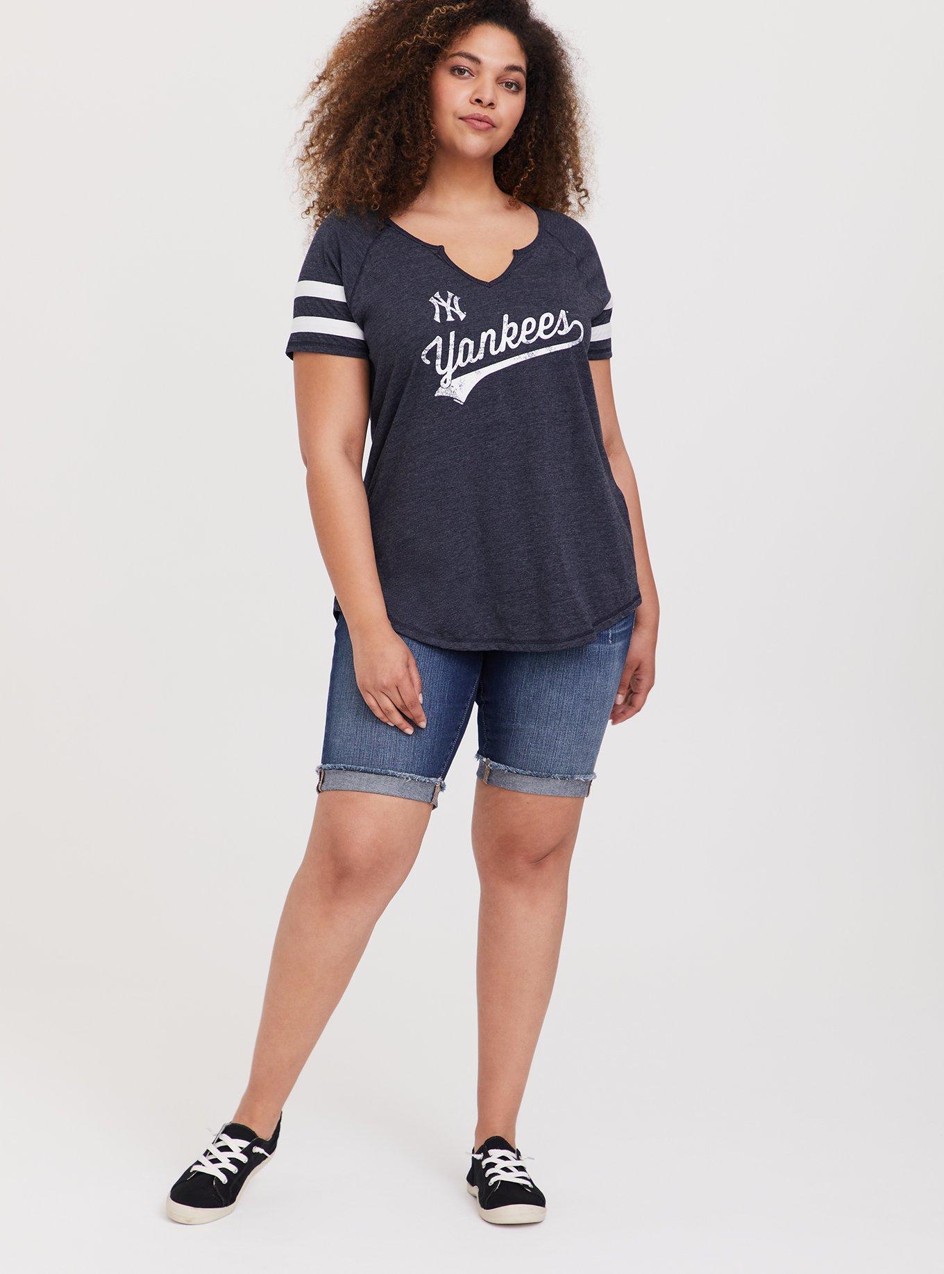 New York Yankees Women's Plus Size Notch Neck T-Shirt - White/Navy