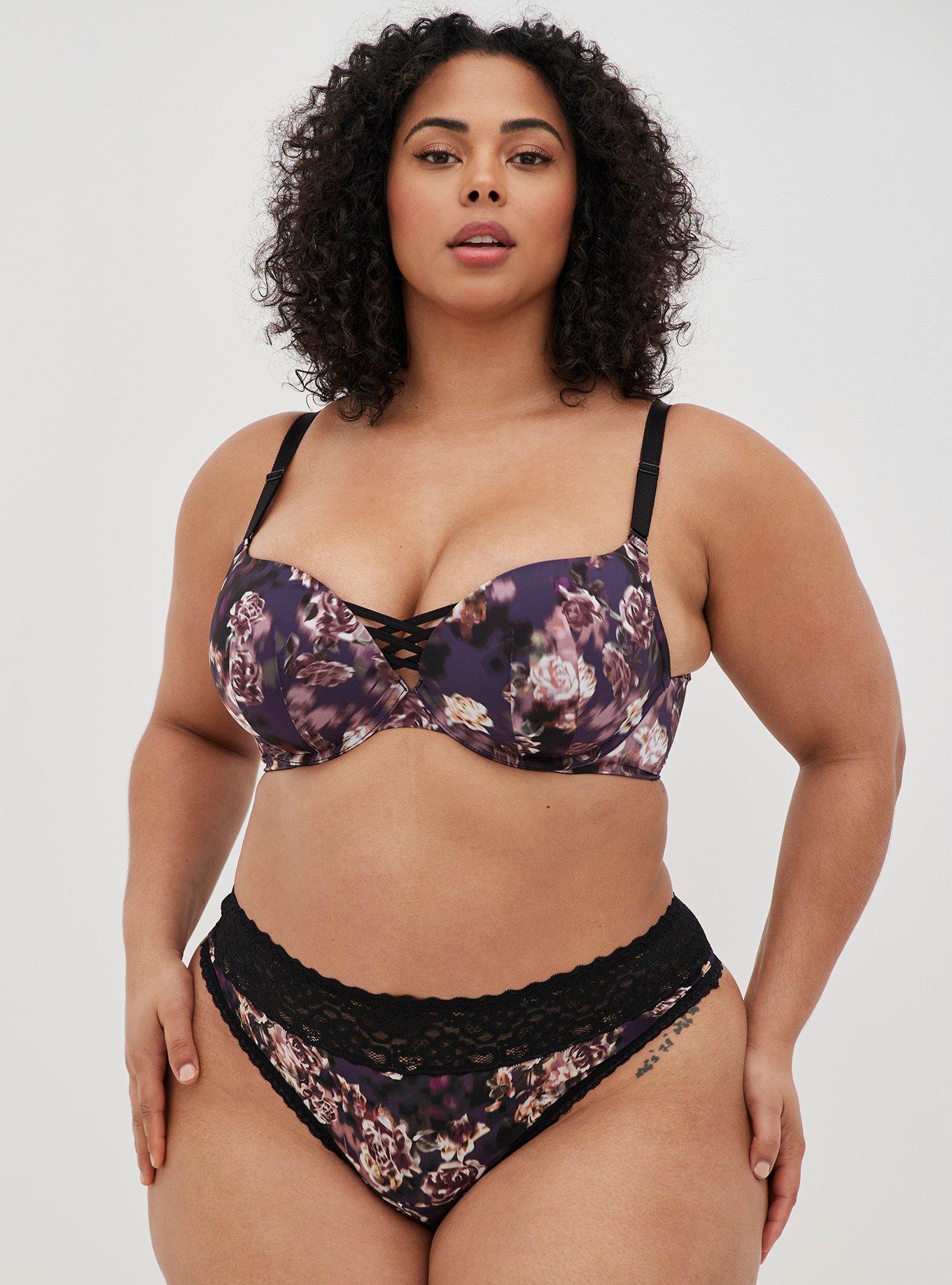 Rose Lace Bralette and Panty Lingerie Set in Plus Sizes