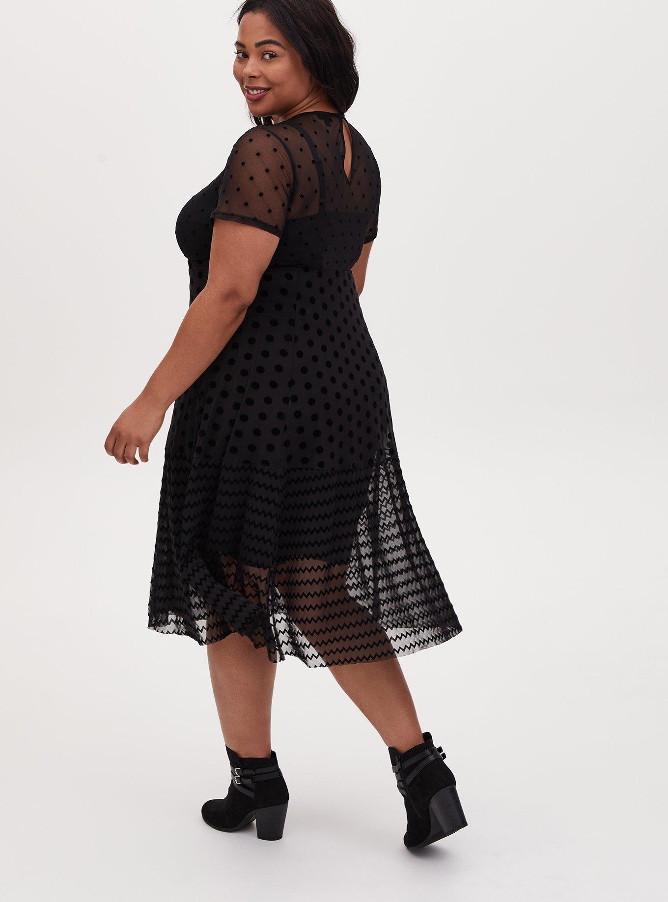 Plus Size - Black Flocked Mesh Shirred Hem Midi Dress - Torrid