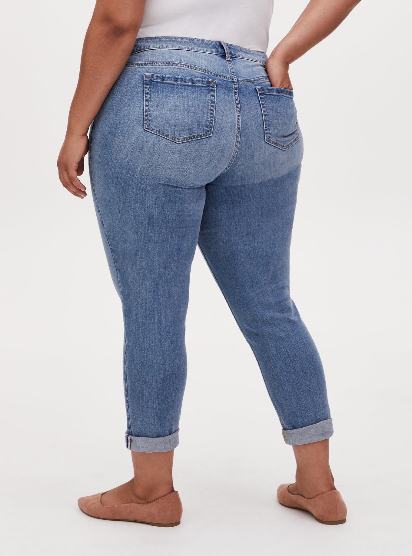 Plus Size Boyfriend Straight Mid-Rise Jean, SPEAKERPHONE, alternate
