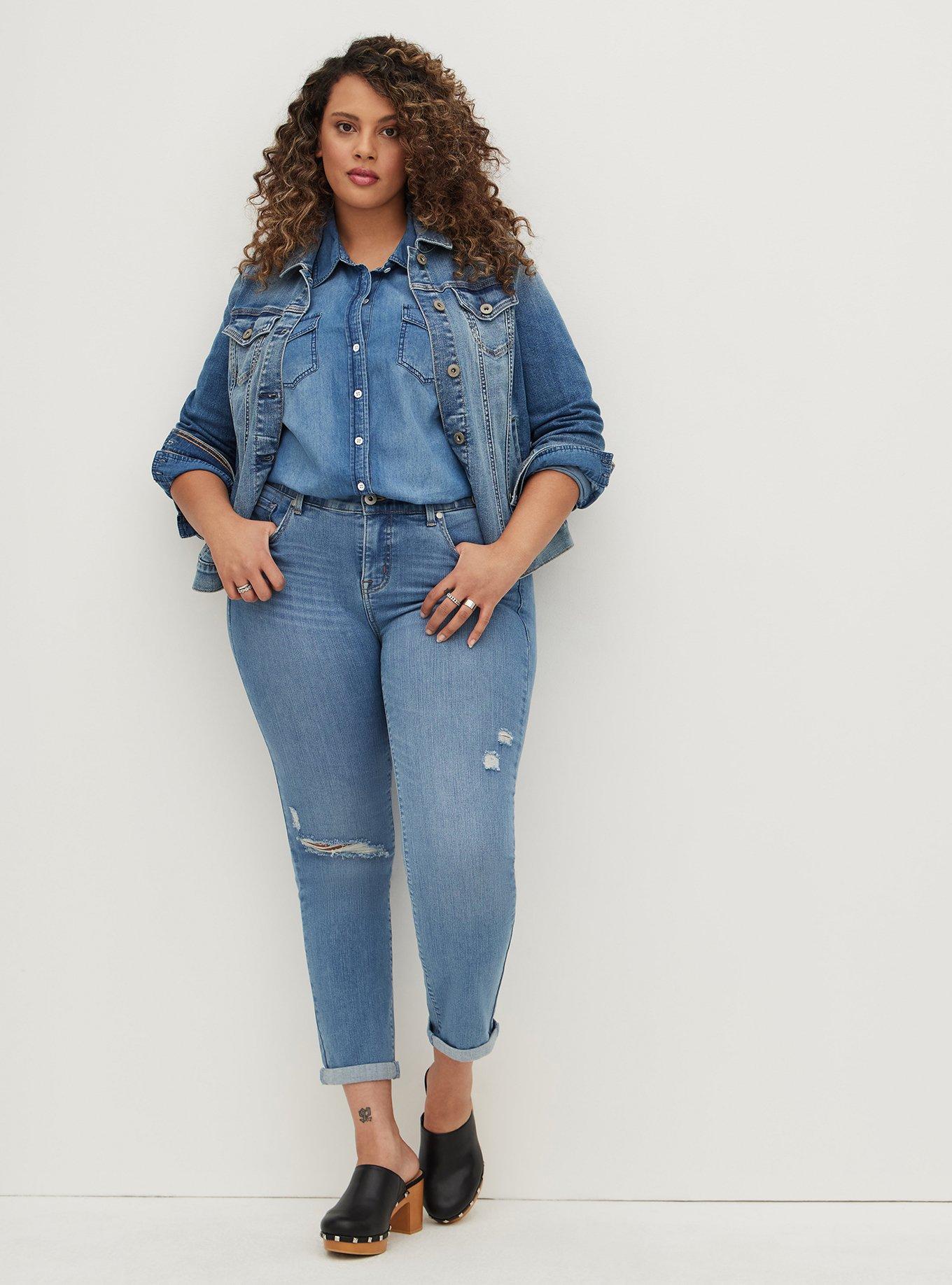 Torrid NWT Bombshell Straight Premium Stretch High-Rise Soho Jean 26R  Distressed 