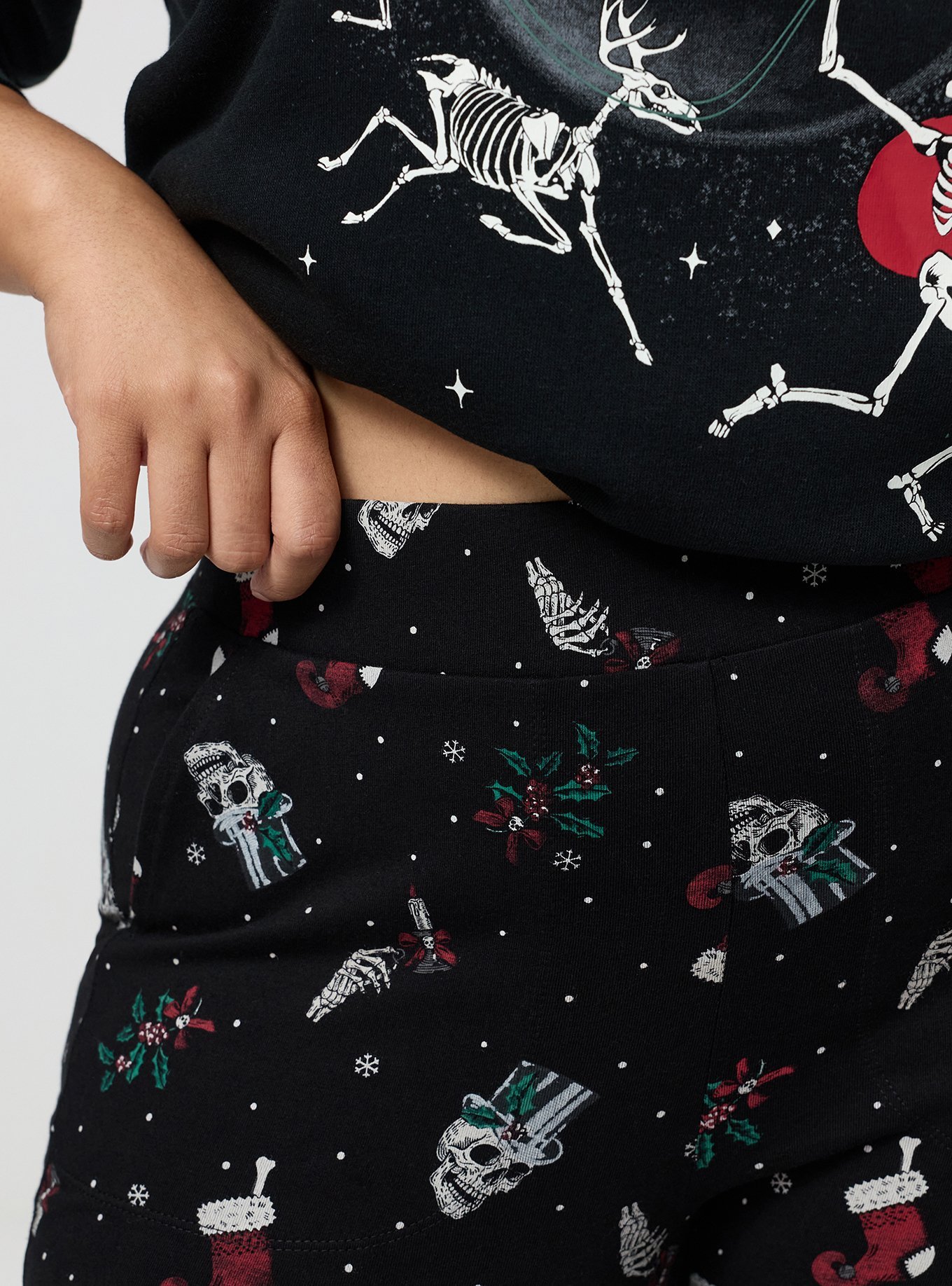 Full-Length Pocket Legging, CAROLING SKULLS  BLACK, alternate