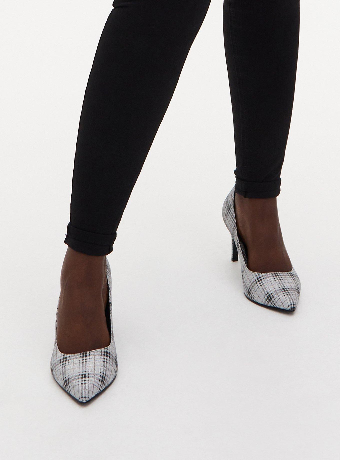 Black and white plaid pumps fashion