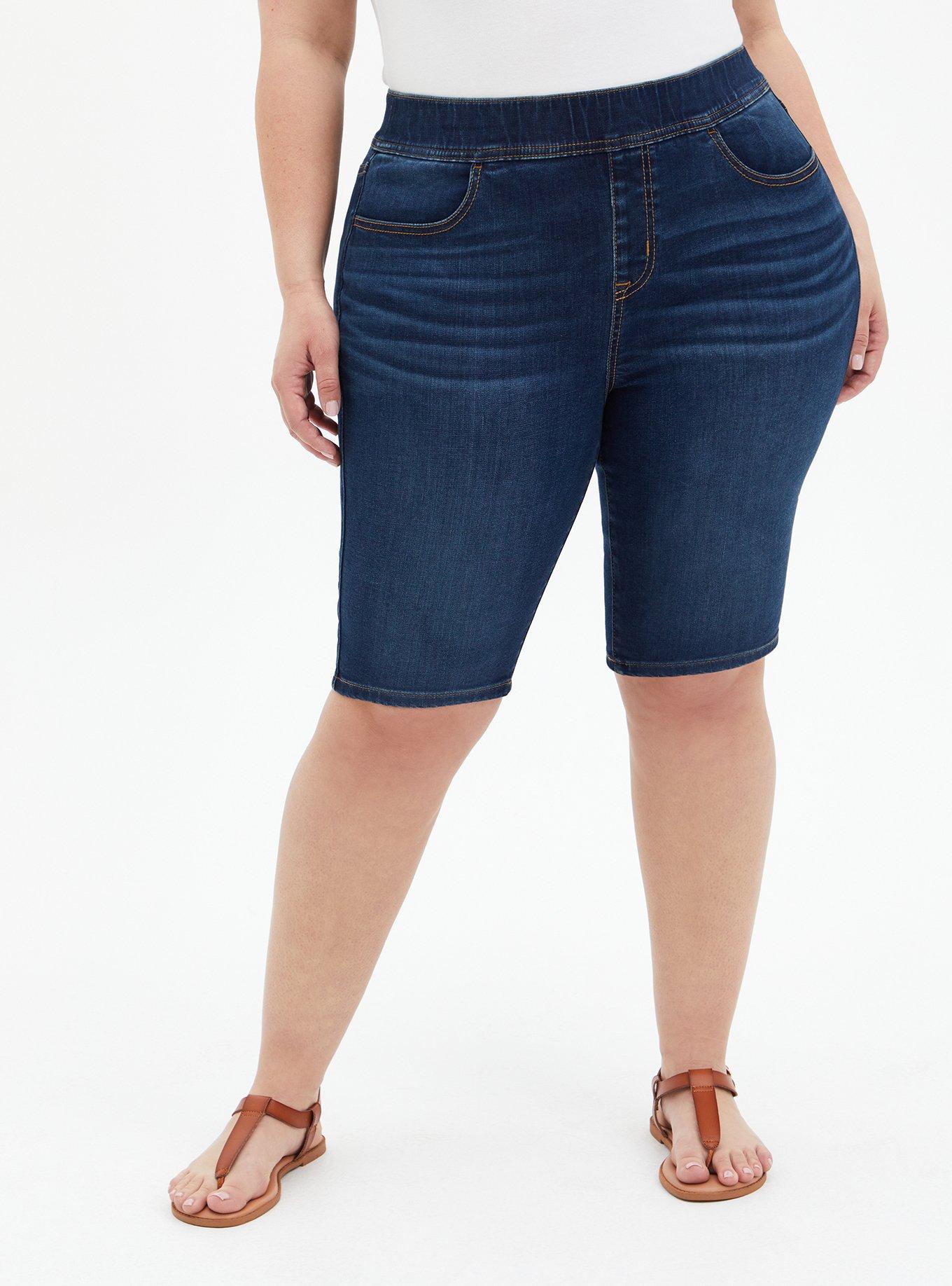 Best Flattering Shorts for YOUR Body - Walking in Memphis in High