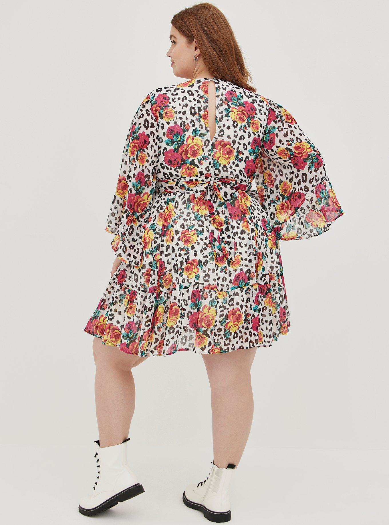 Torrid Betsy shops Johnson white floral dress