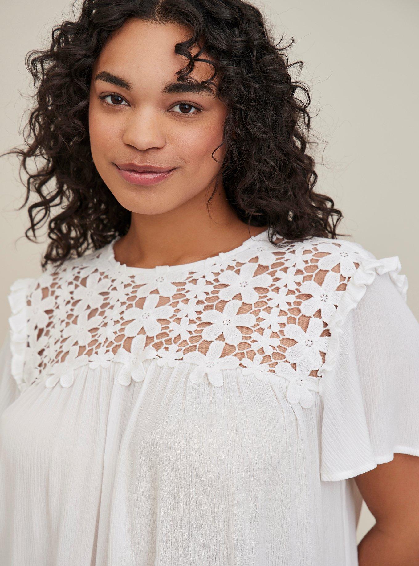 Plus Size Crinkle Gauze Daisy Crochet Trim Top, CLOUD DANCER, alternate
