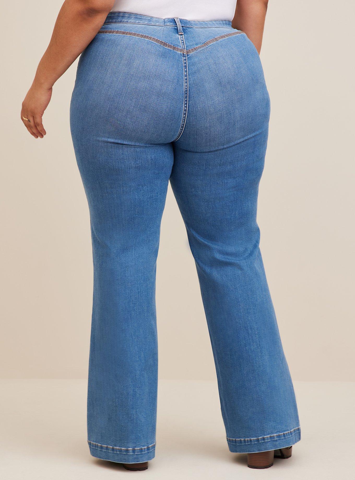 Women in pocketless clearance jeans