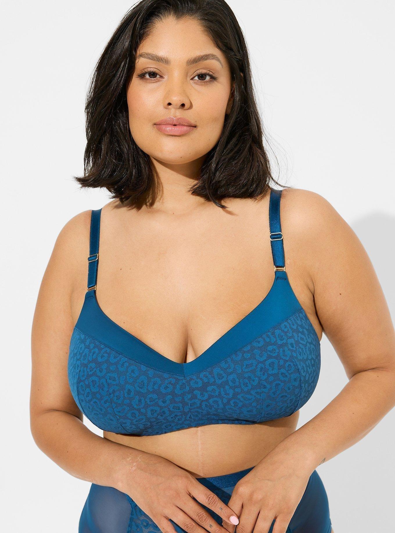 Full Figure Figure Types in 40G Bra Size DD Cup Sizes Smoothing