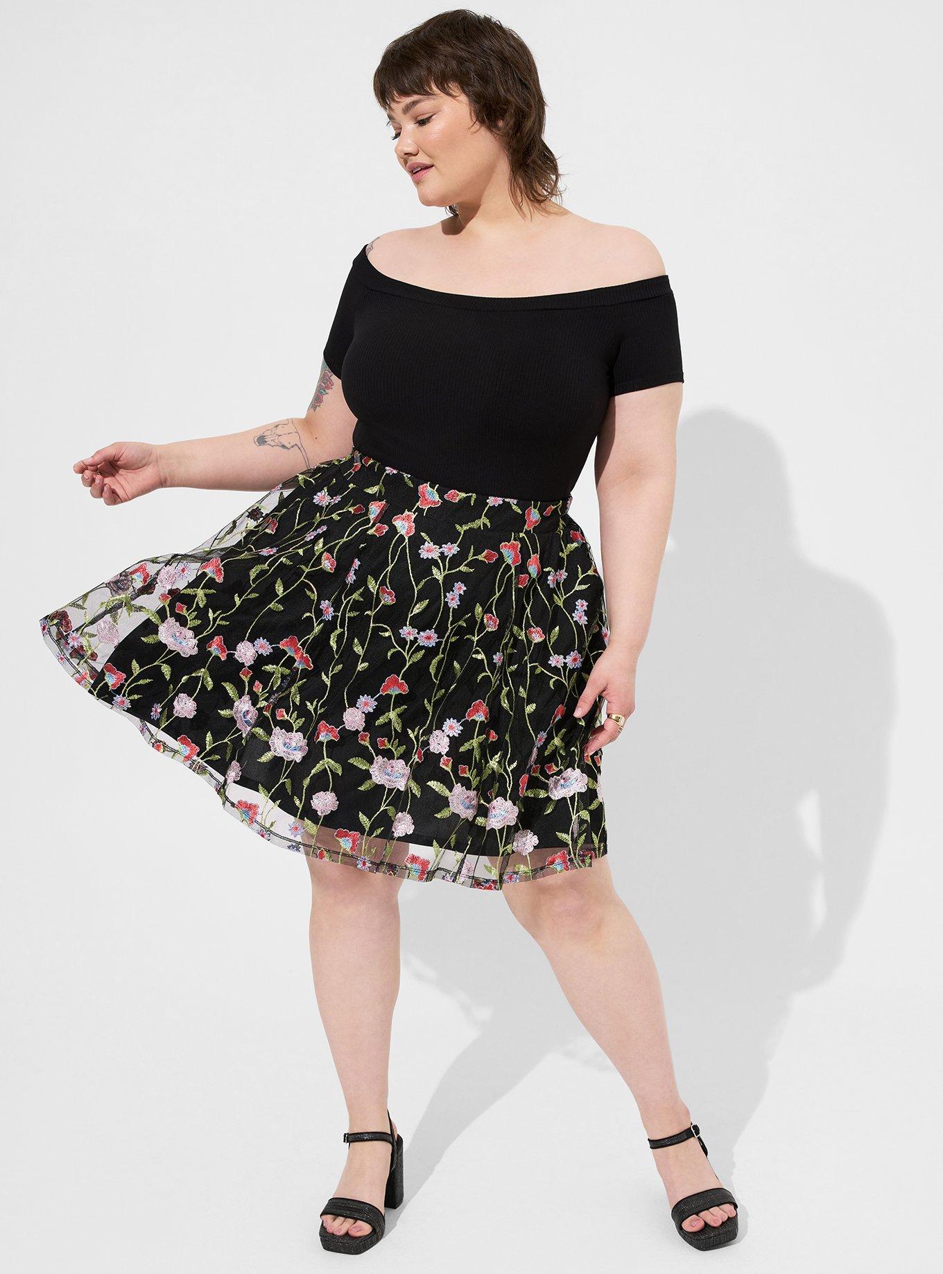 Embroidered mini outlet skirt plus size