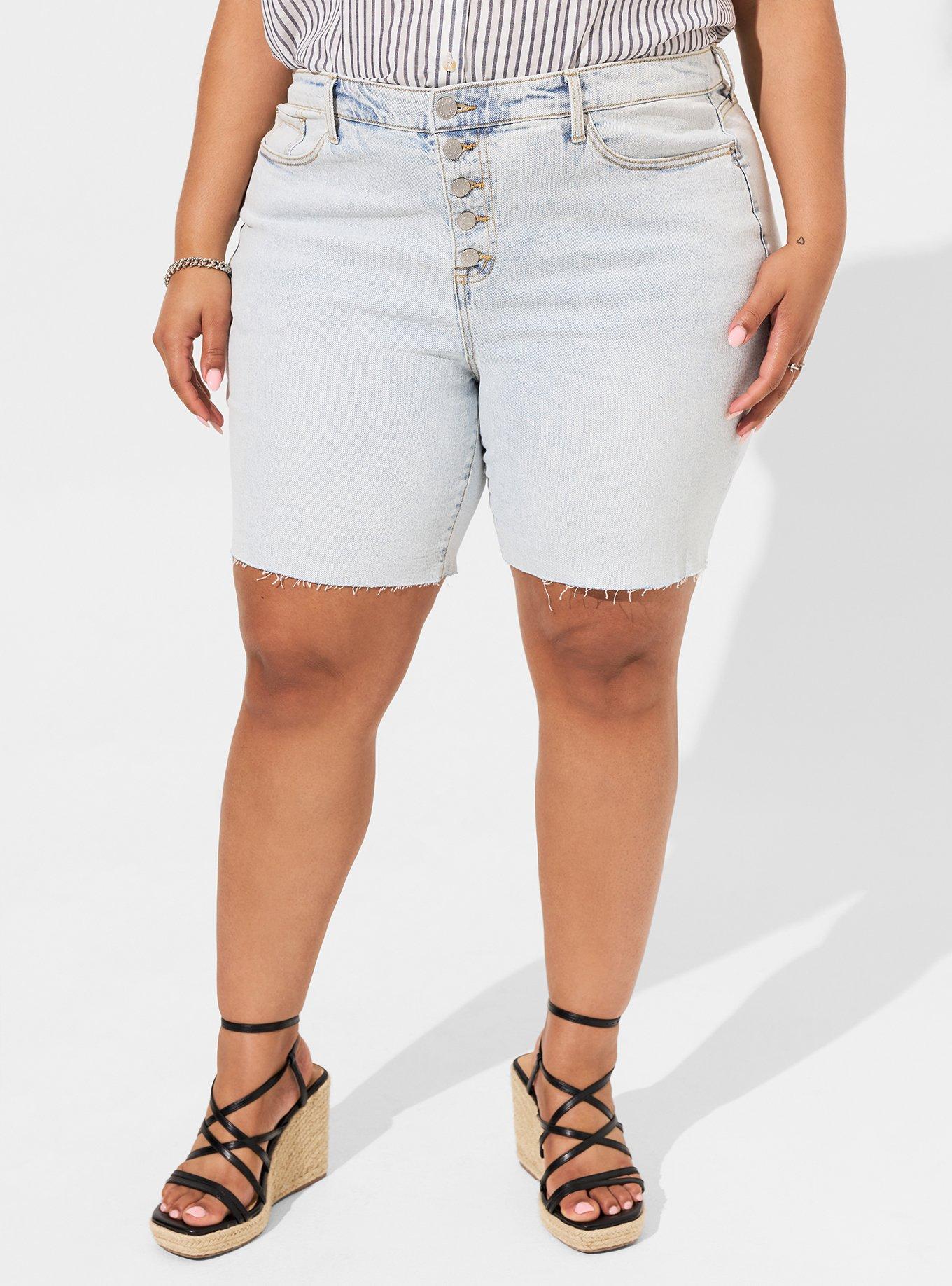 Relaxed Bermuda Classic Denim Mid-Rise Short