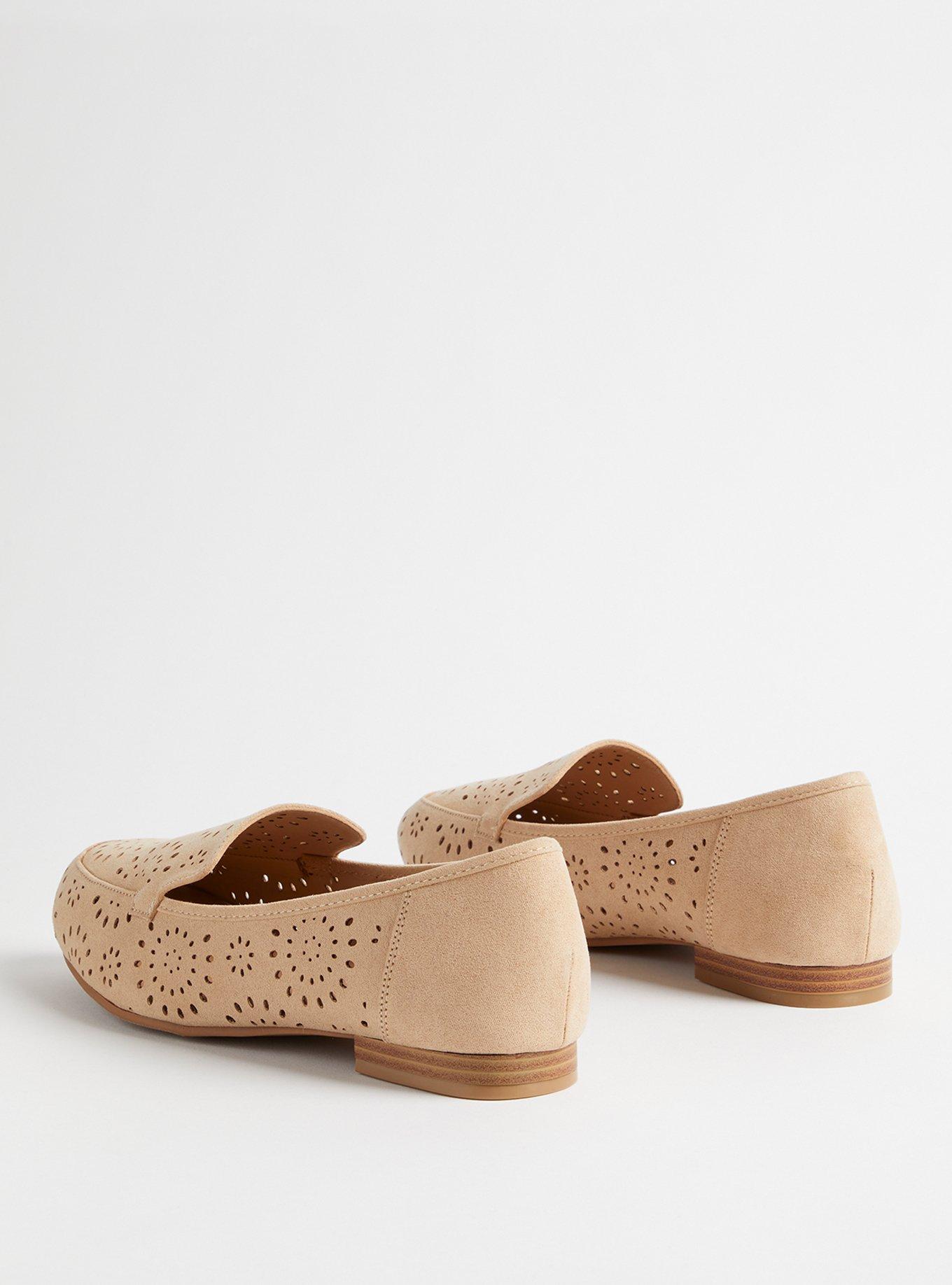 Perforated Detail Flat (WW