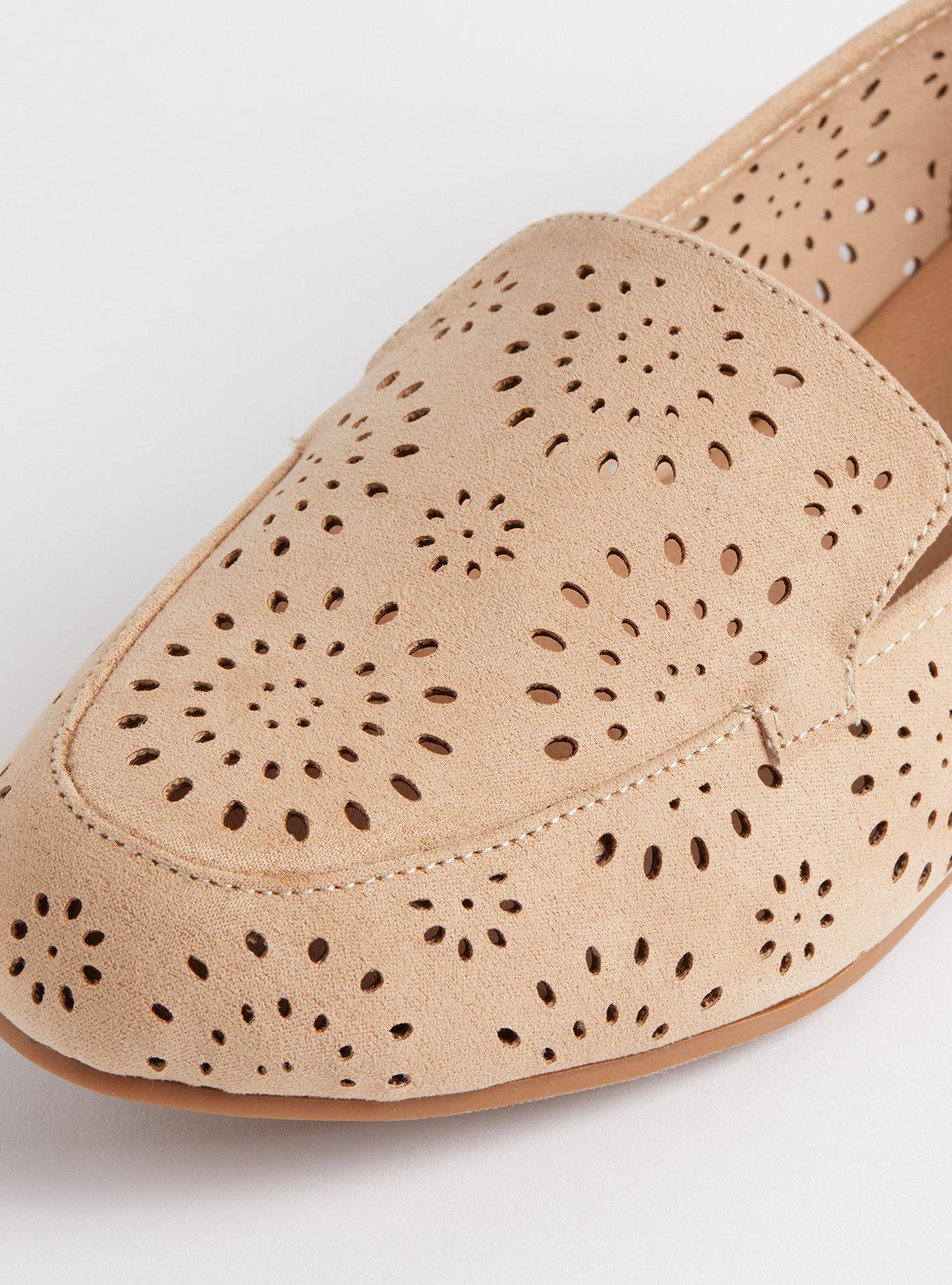 Perforated Detail Flat (WW)