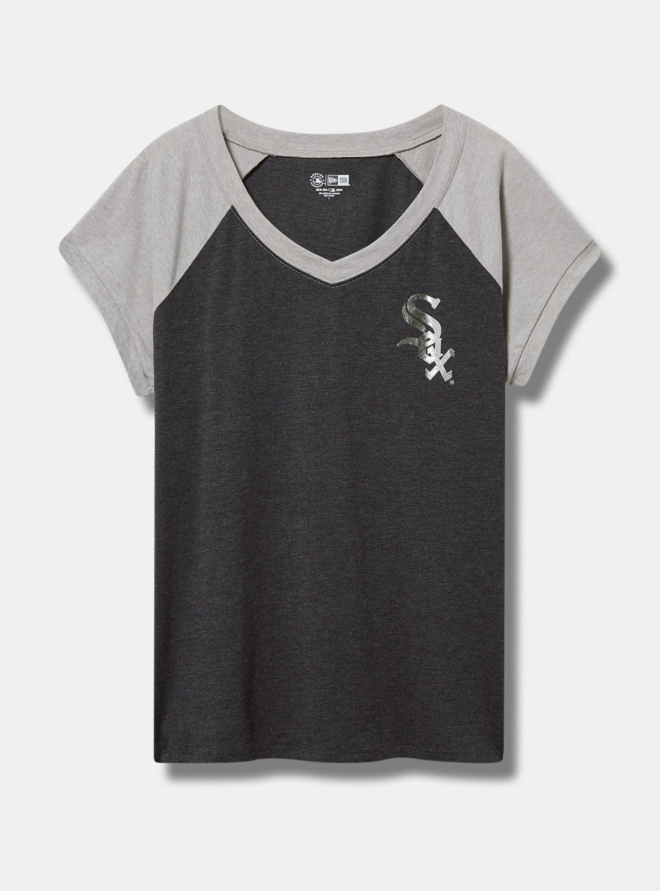 MLB Chicago White Sox Classic Fit Raglan V-Neck