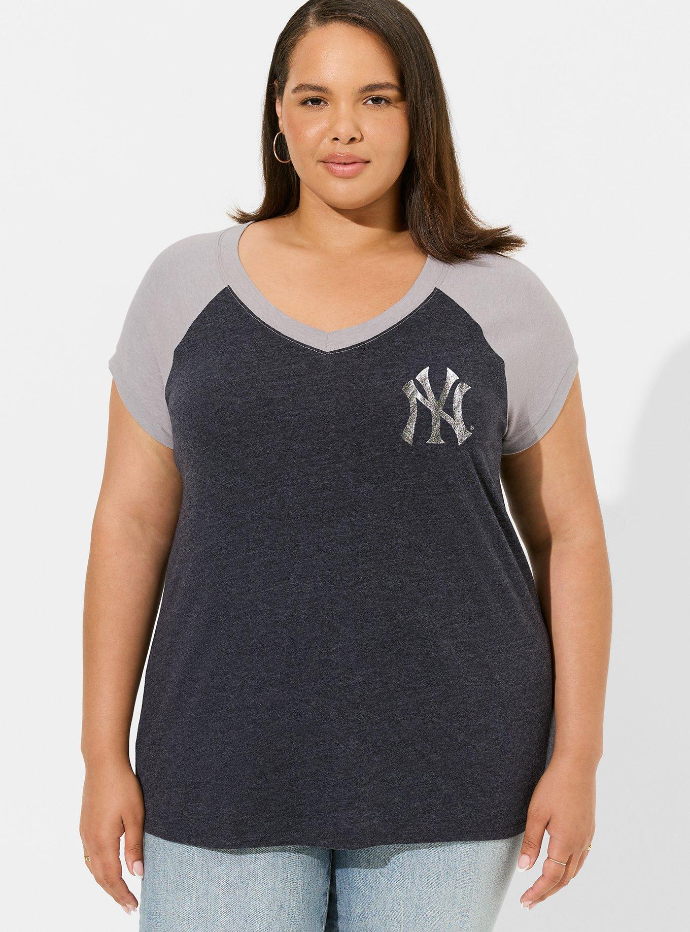 Plus Size MLB New York Yankees Classic Fit Cotton Raglan V-Neck