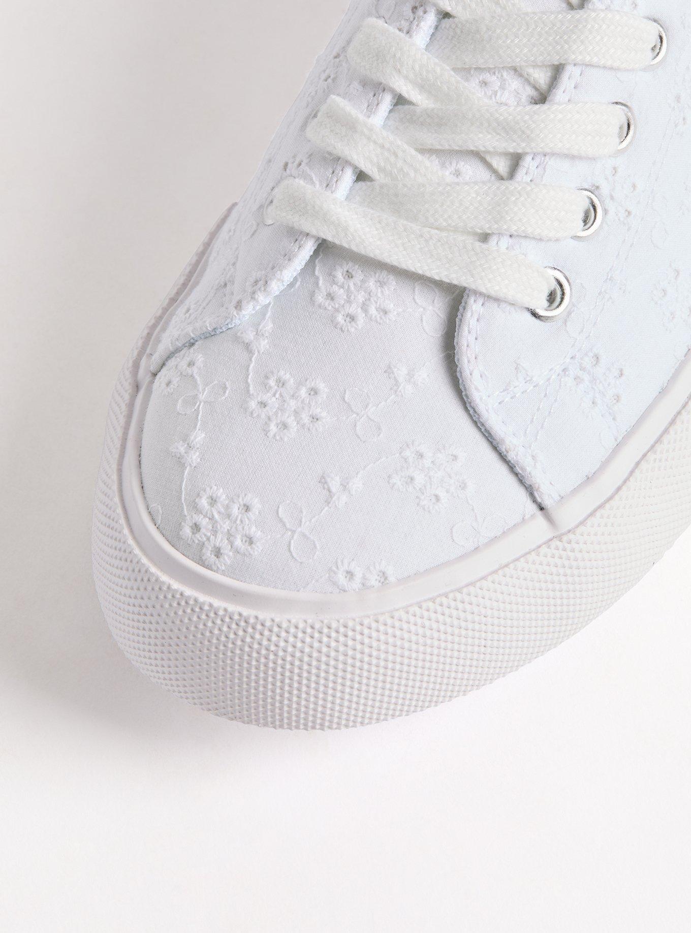 Lace-Up Sneaker (WW)