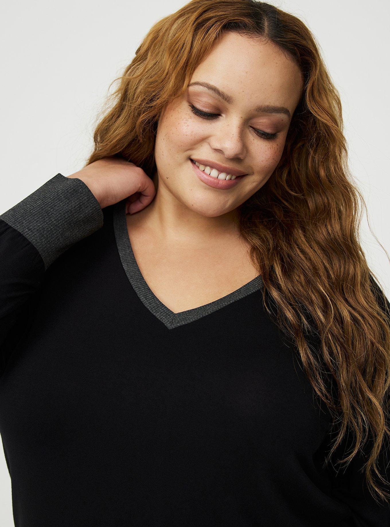 Super Soft Mixed Texture V-Neck Lounge Tee, DEEP BLACK CHARCOAL, alternate