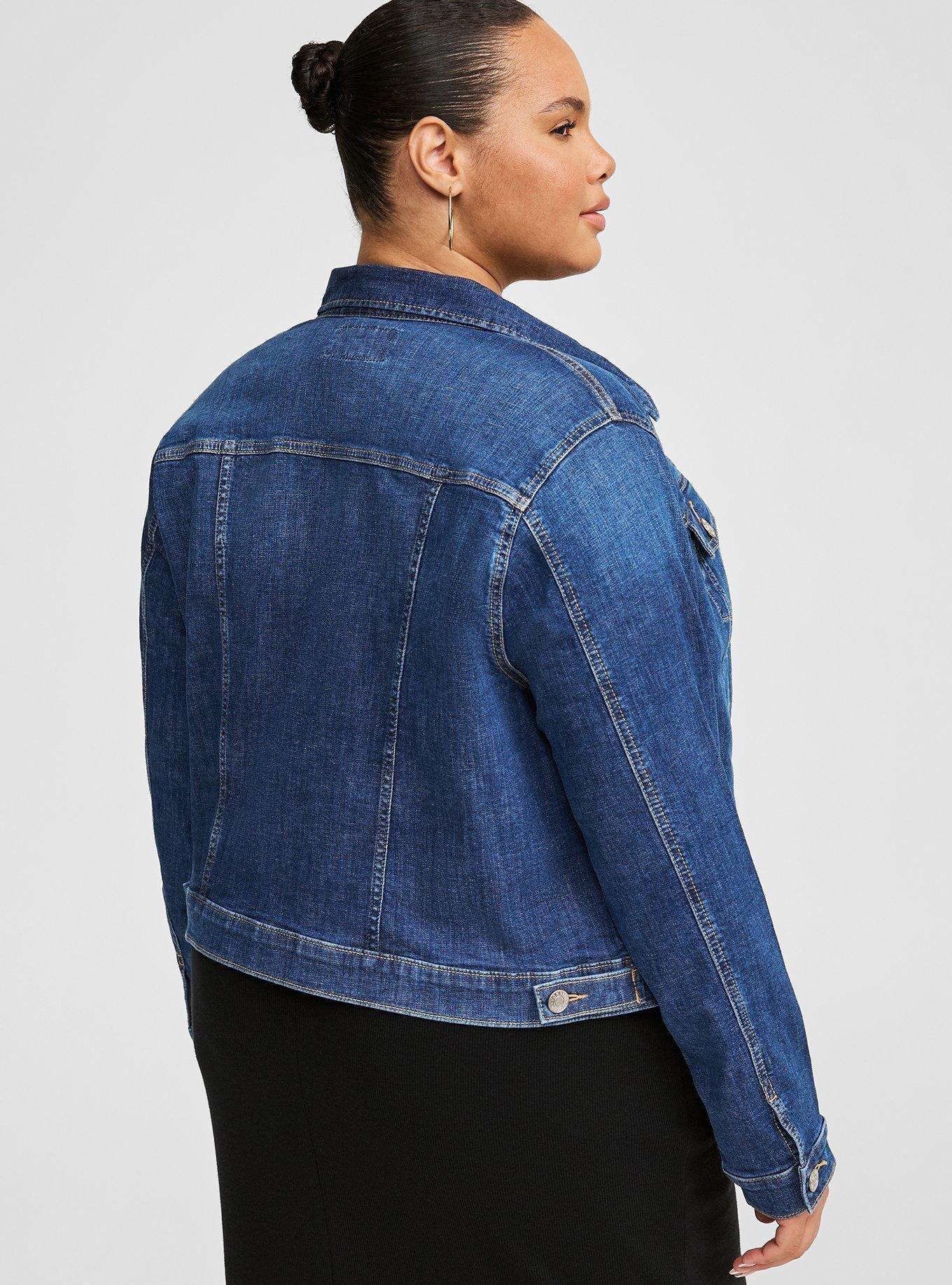 Modern Denim Fitted Trucker Jacket, CARNEGIE, alternate