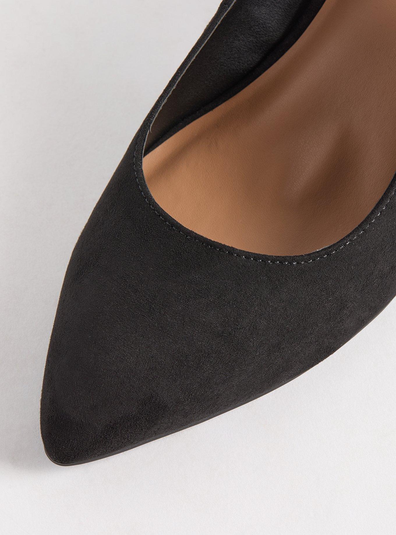 Pointed Toe Cut Out Block Heel (WW)