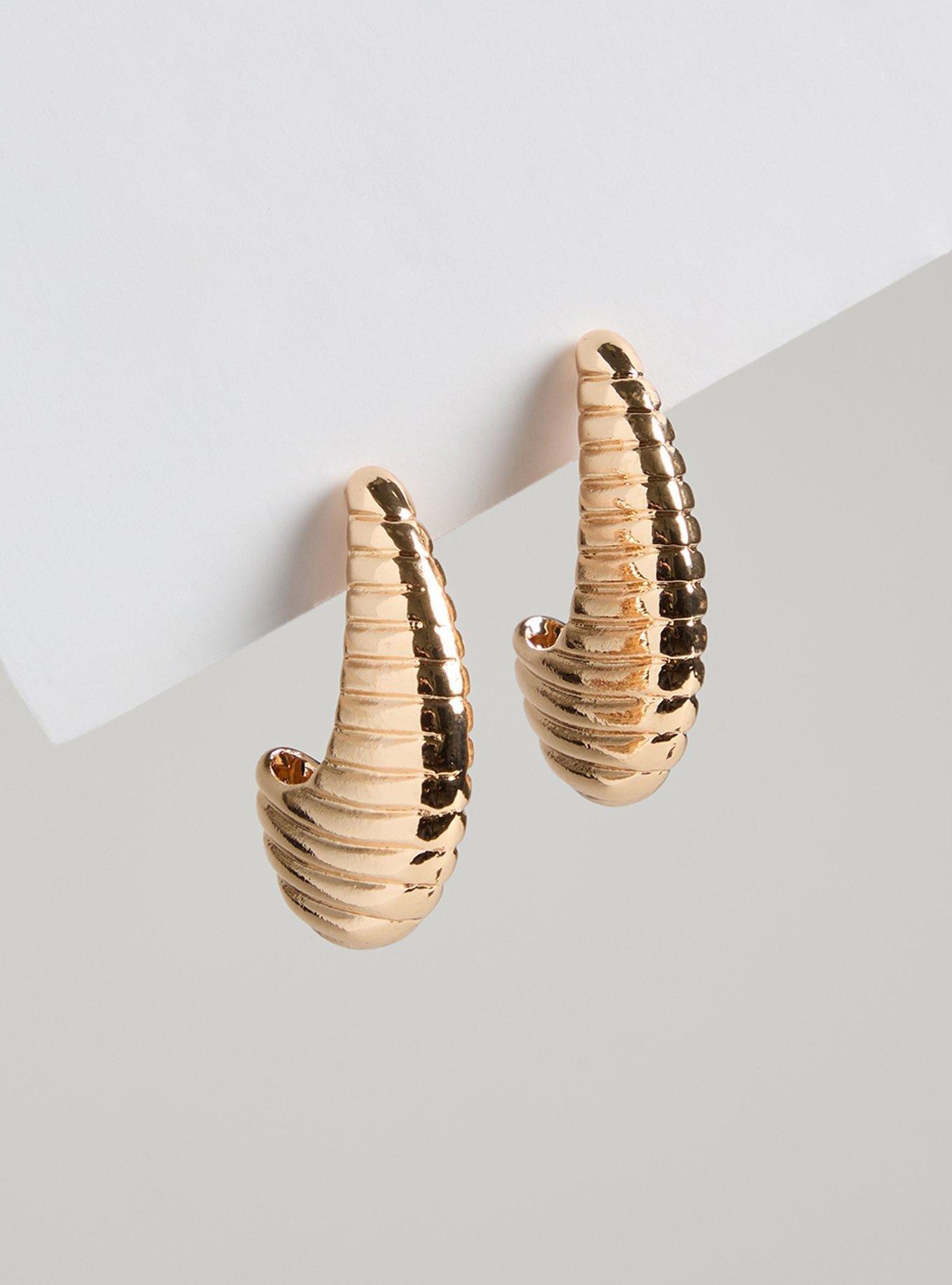 Statement Curve Earring 
