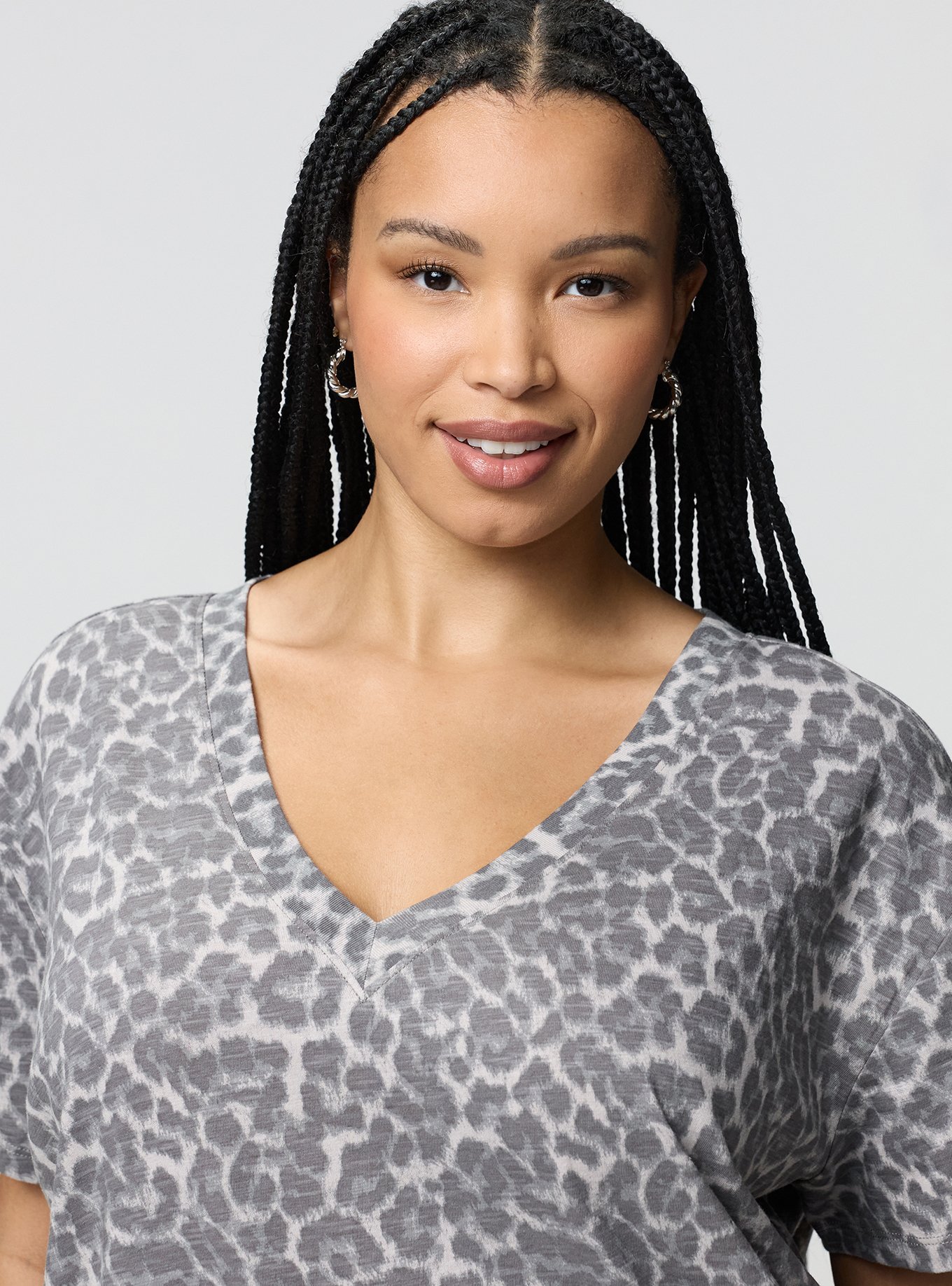 Heritage Slub V-Neck Relaxed Tee, ON THE PROWL LEOPARD LIGHT BROWN, alternate