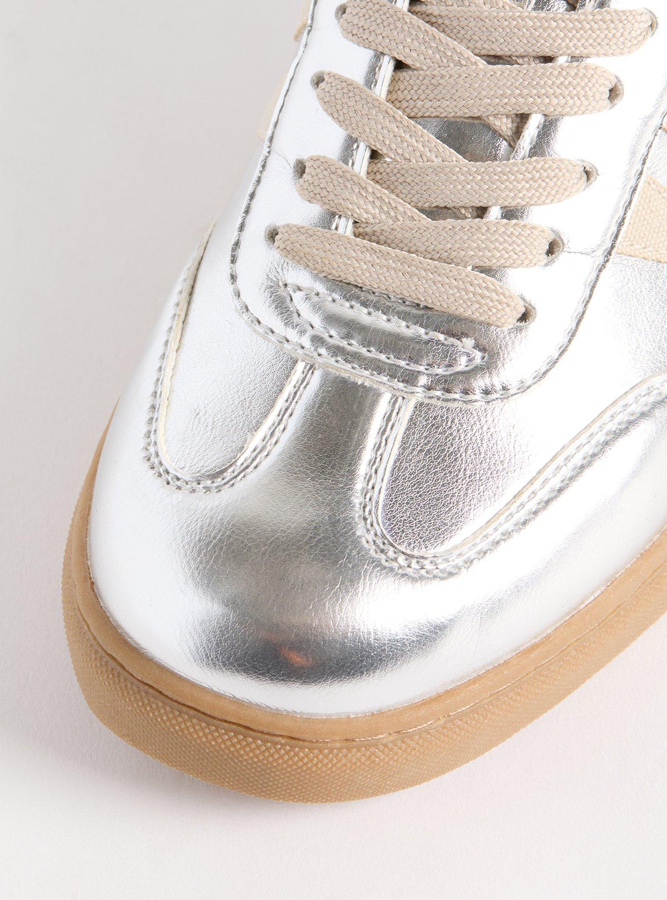 Quilted Lace-Up Sneaker (WW)