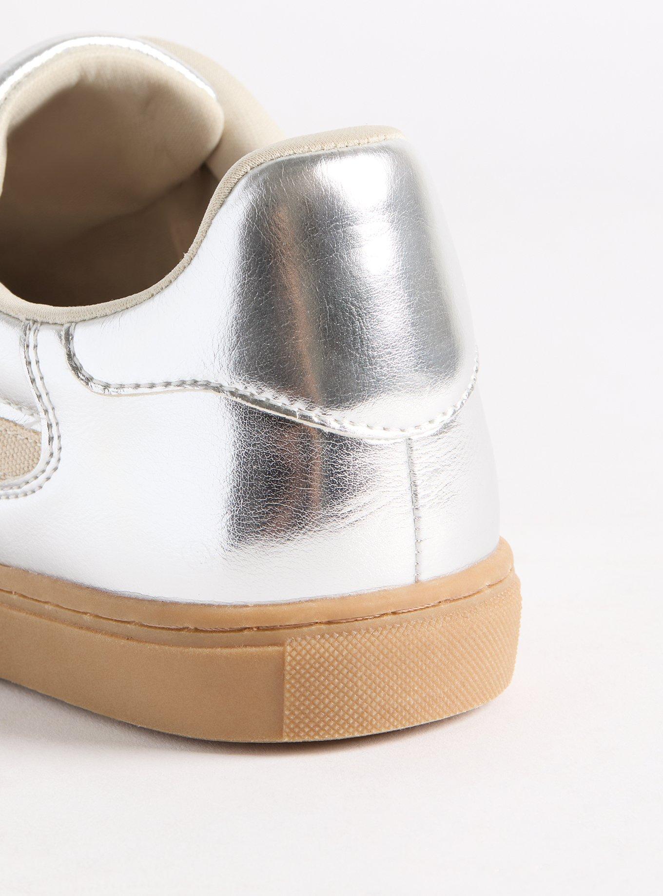 Quilted Lace-Up Sneaker (WW)