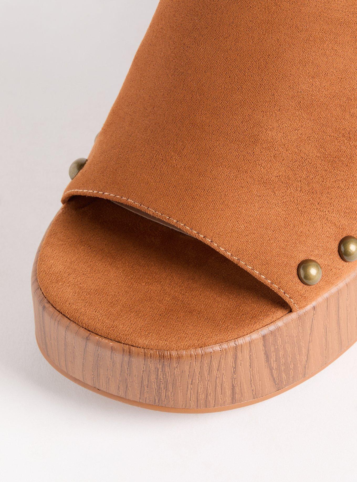 Peep-Toe Platform Wedge (M)