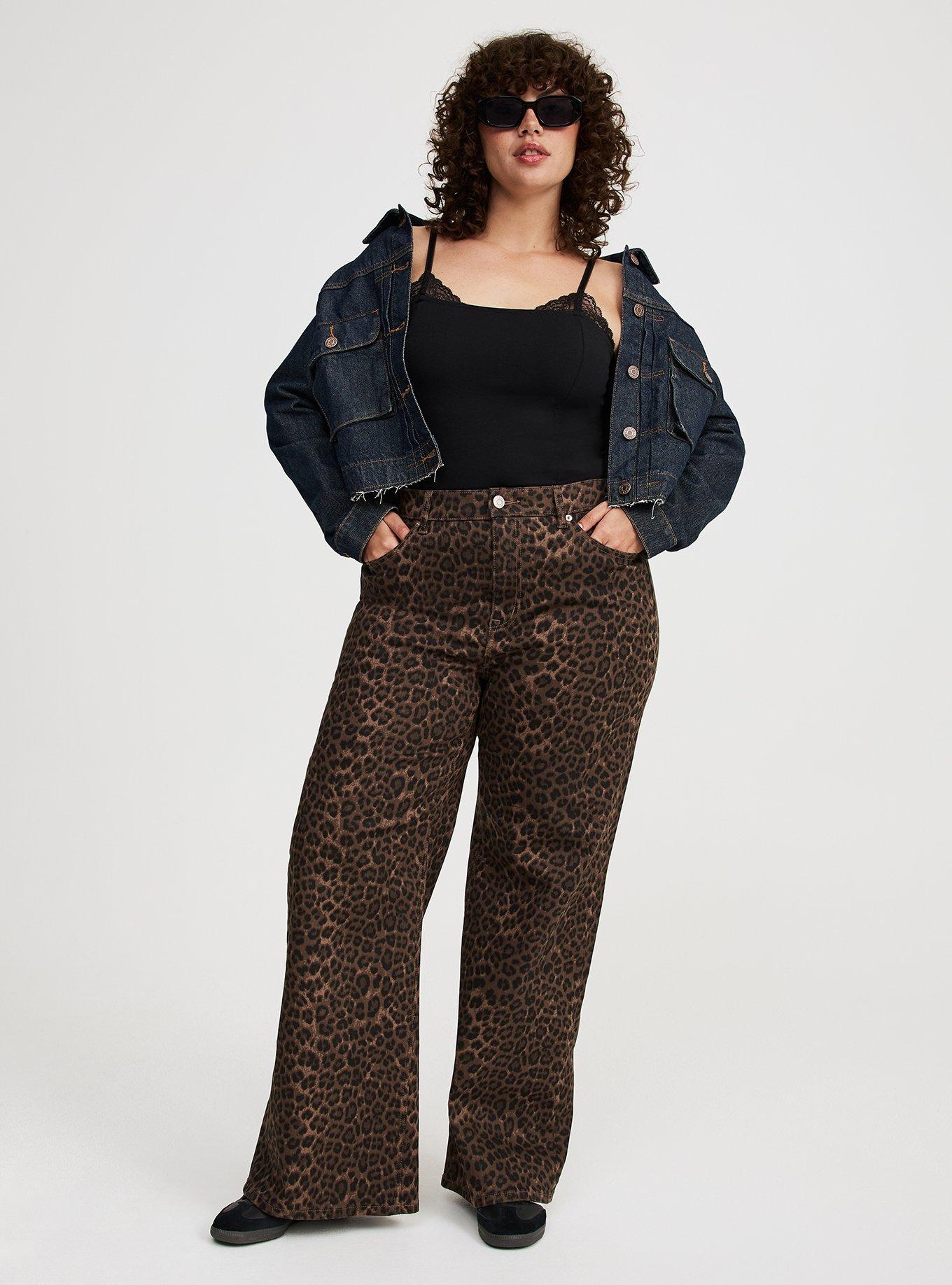 Foxy Scallop-Trim Crop Top