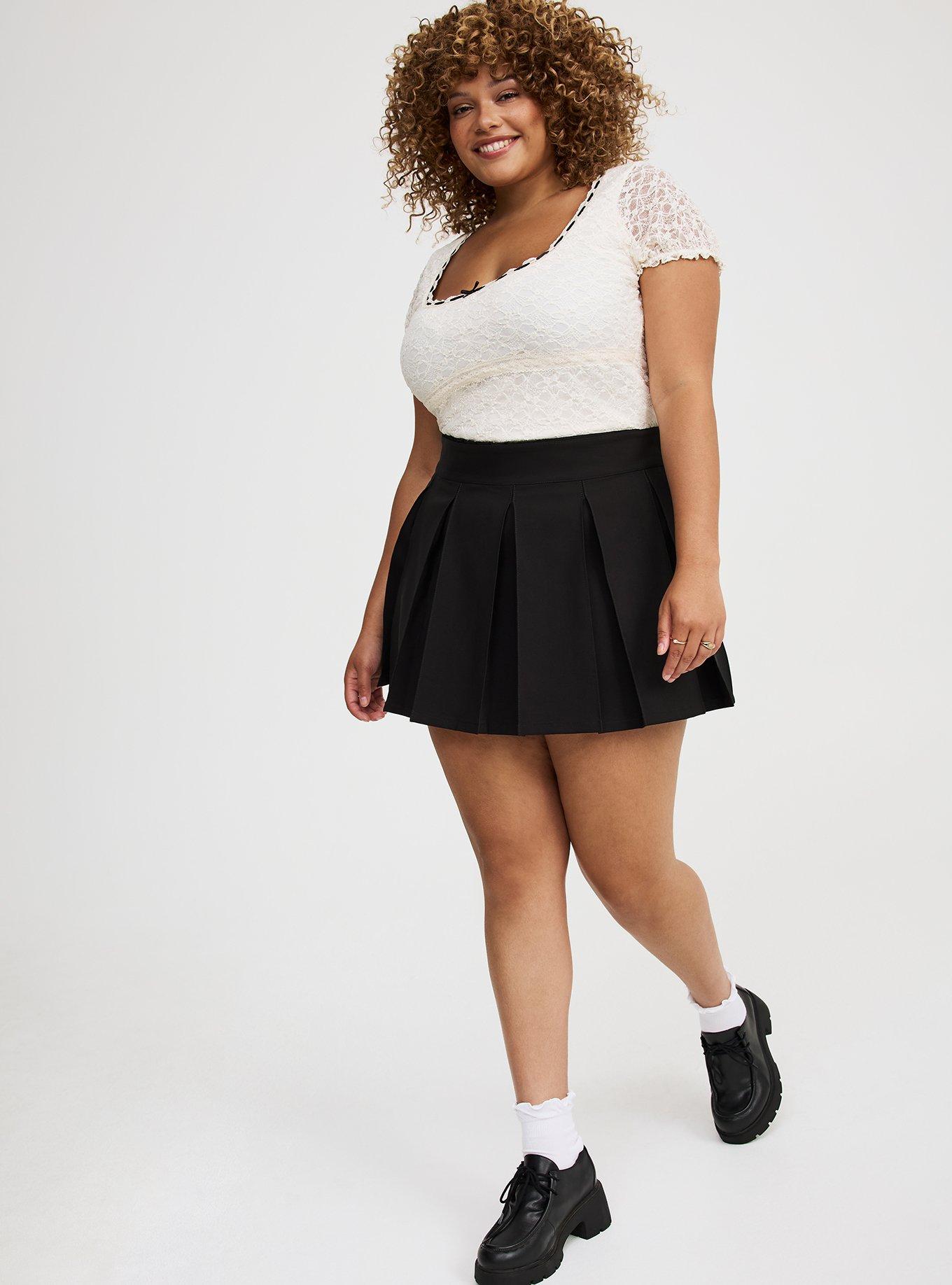 Stretch Lace Scoop-Neck Top