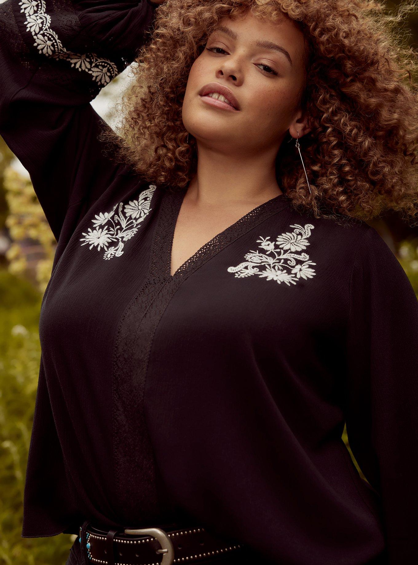 FESTI EMBROIDERED VNECK CRINKLE GAUZE TOP