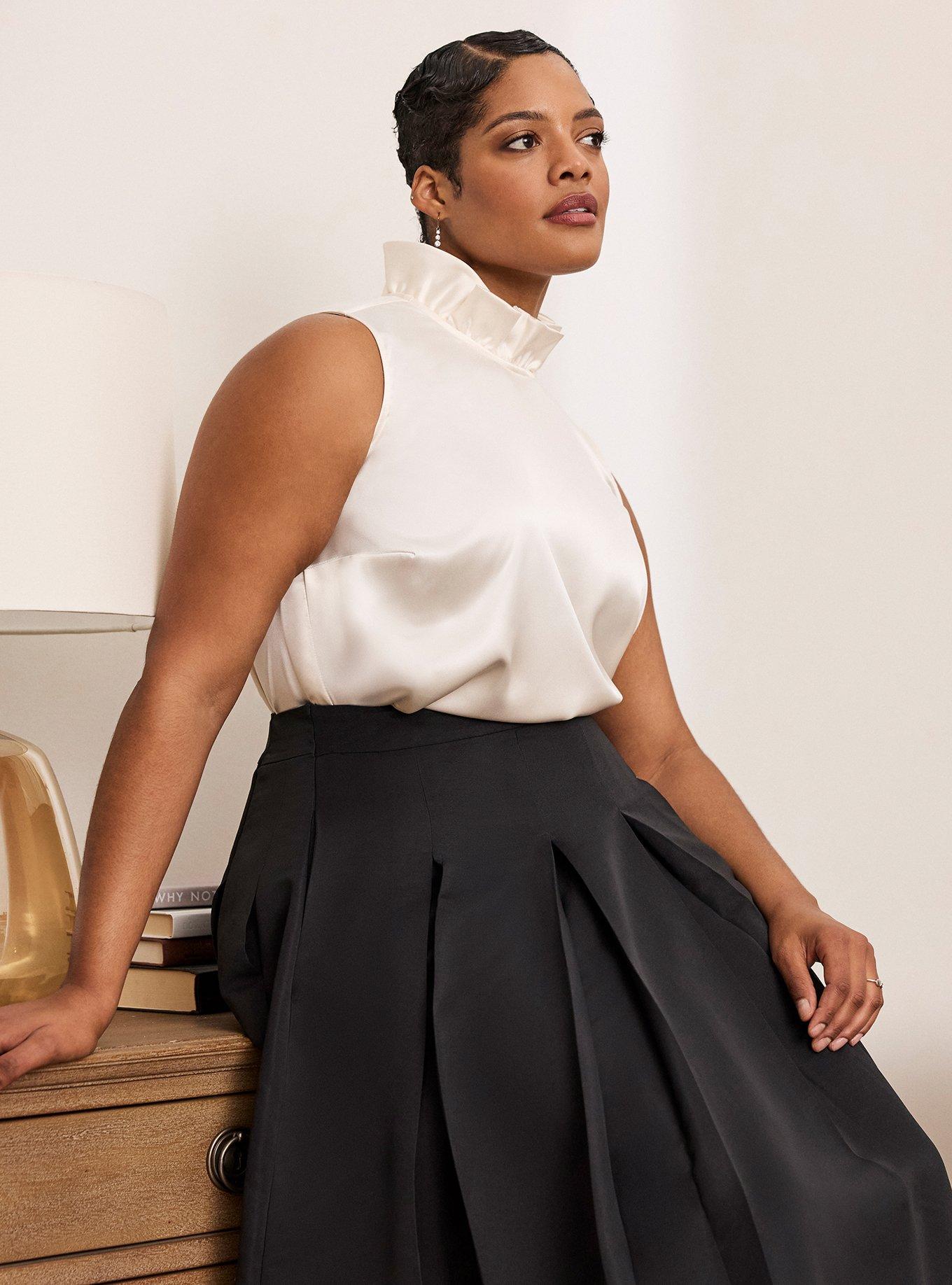 Belle Isle Ruffle Neck Bow Back Top