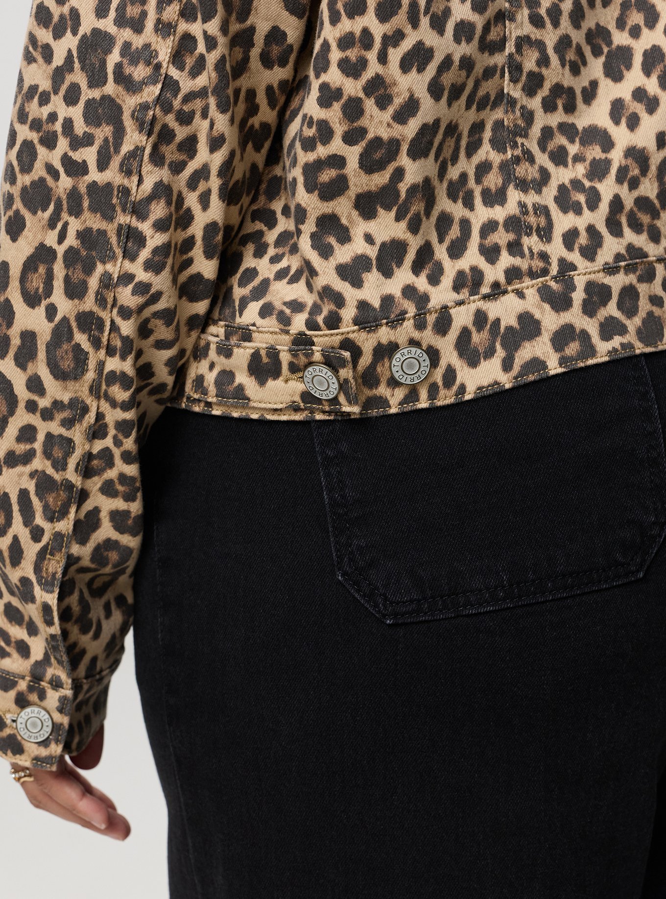 MODERN DENIM TRUCKER JACKET, ON THE PROWL LEOPARD MULTI, alternate