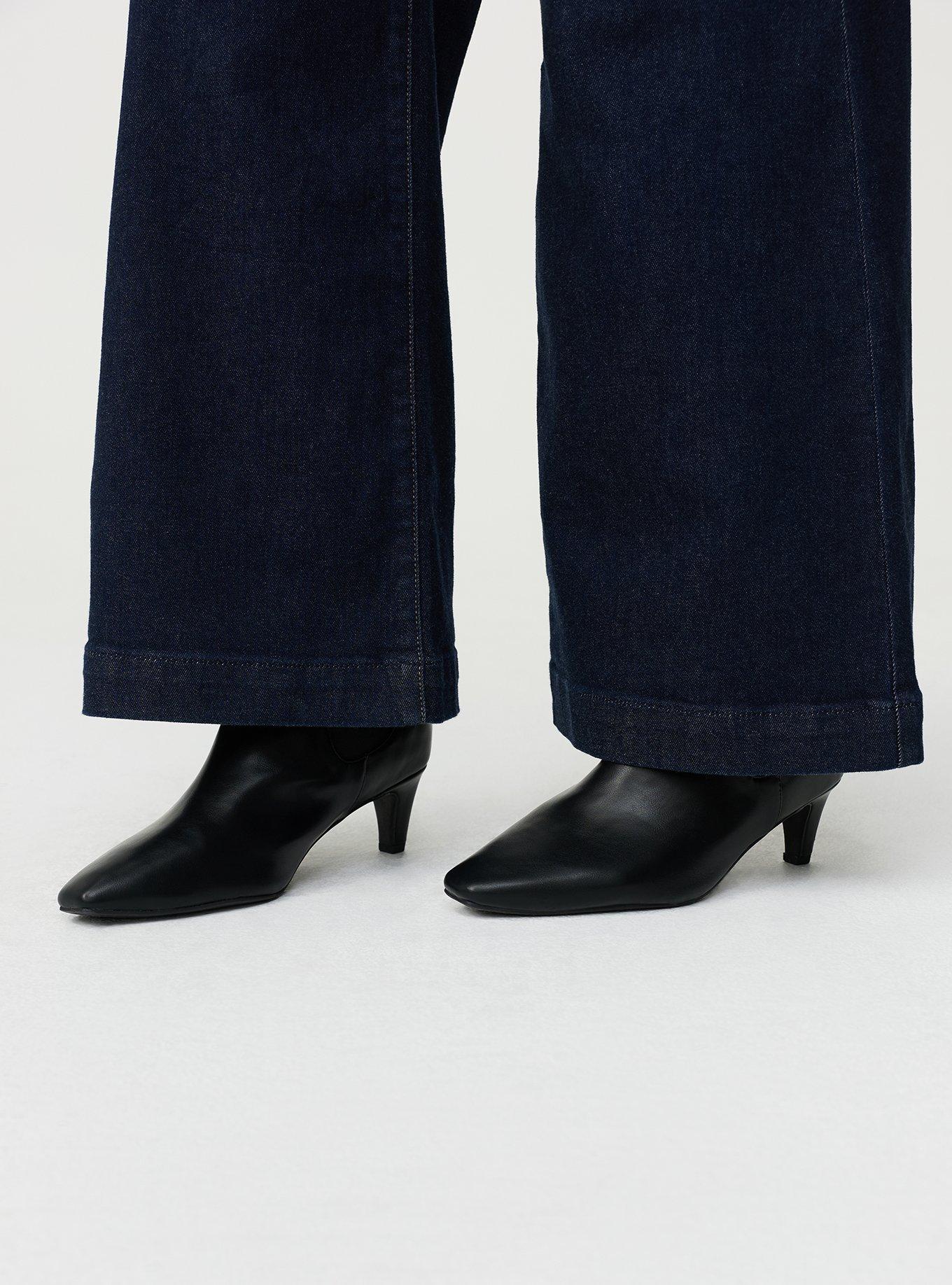 Chelsea Kitten Heel Bootie (WW), BLACK, alternate